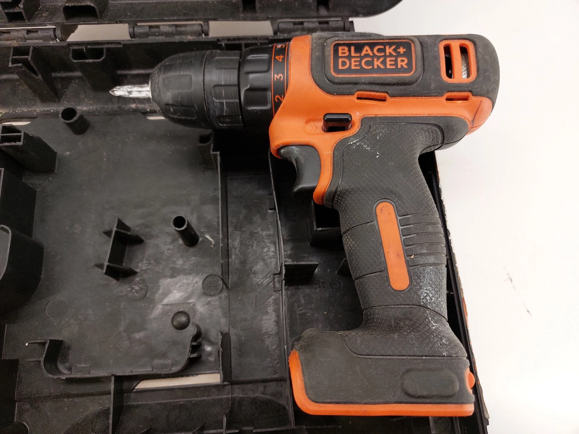 wkretarka-blackdecker-bdcdd12k-108v-lad-walizka-napiecie-v-128551-3