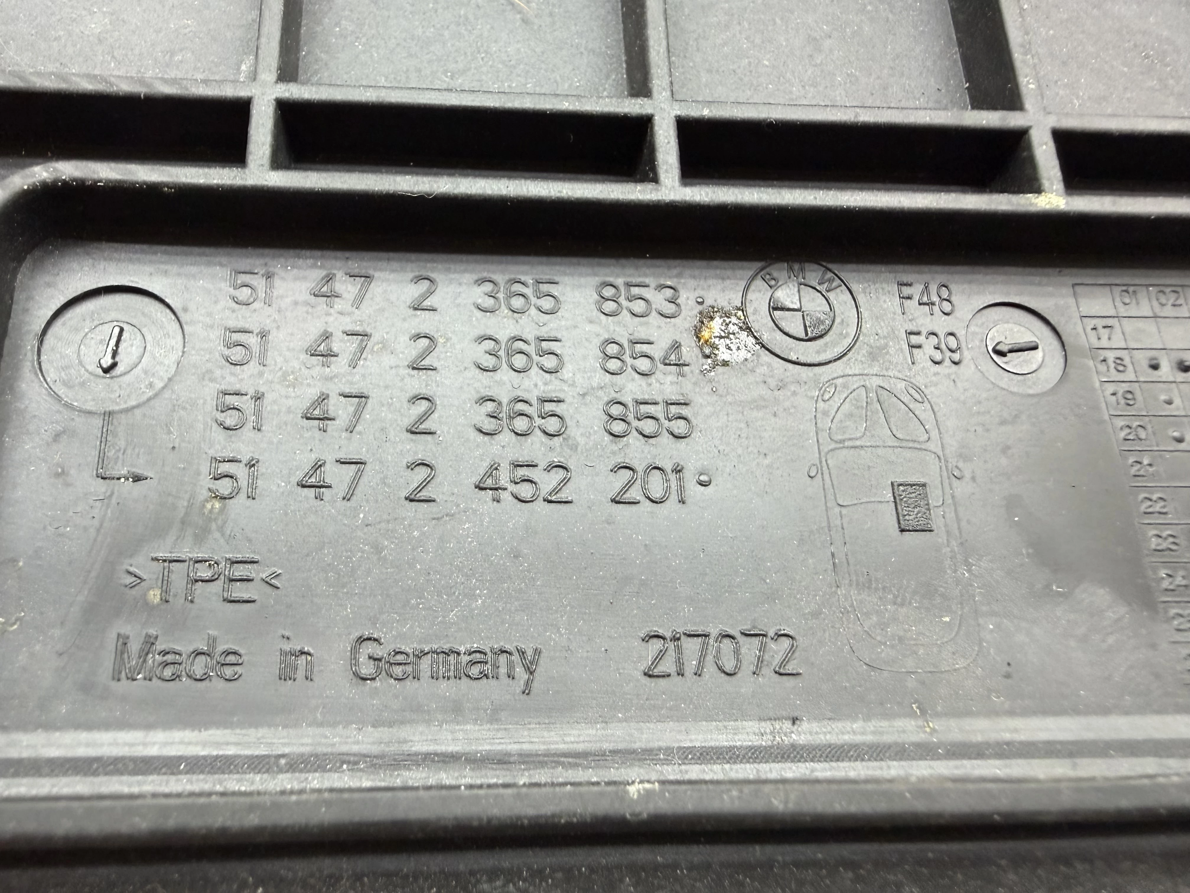 dywaniki-gumowe-bmw-x1-f48-x2-f39-komplet-stan-11323-2