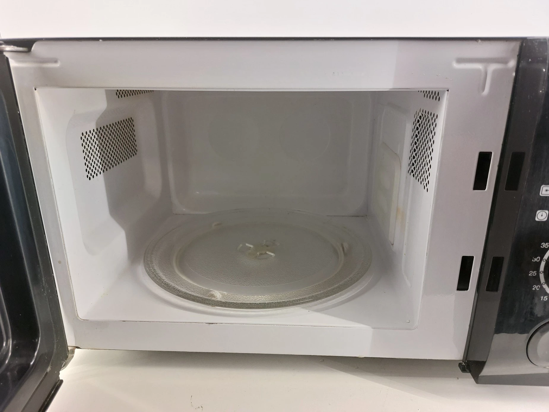 mikrofalowka-daewoo-kor-6l35b-ean-gtin-5999570750062