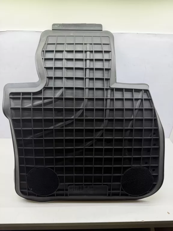 dywaniki-gumowe-bmw-x1-f48-x2-f39-komplet-numer-katalogowy-czesci-dywaniki-gumowe-wycieraczki-bmw-x2-f39-europa