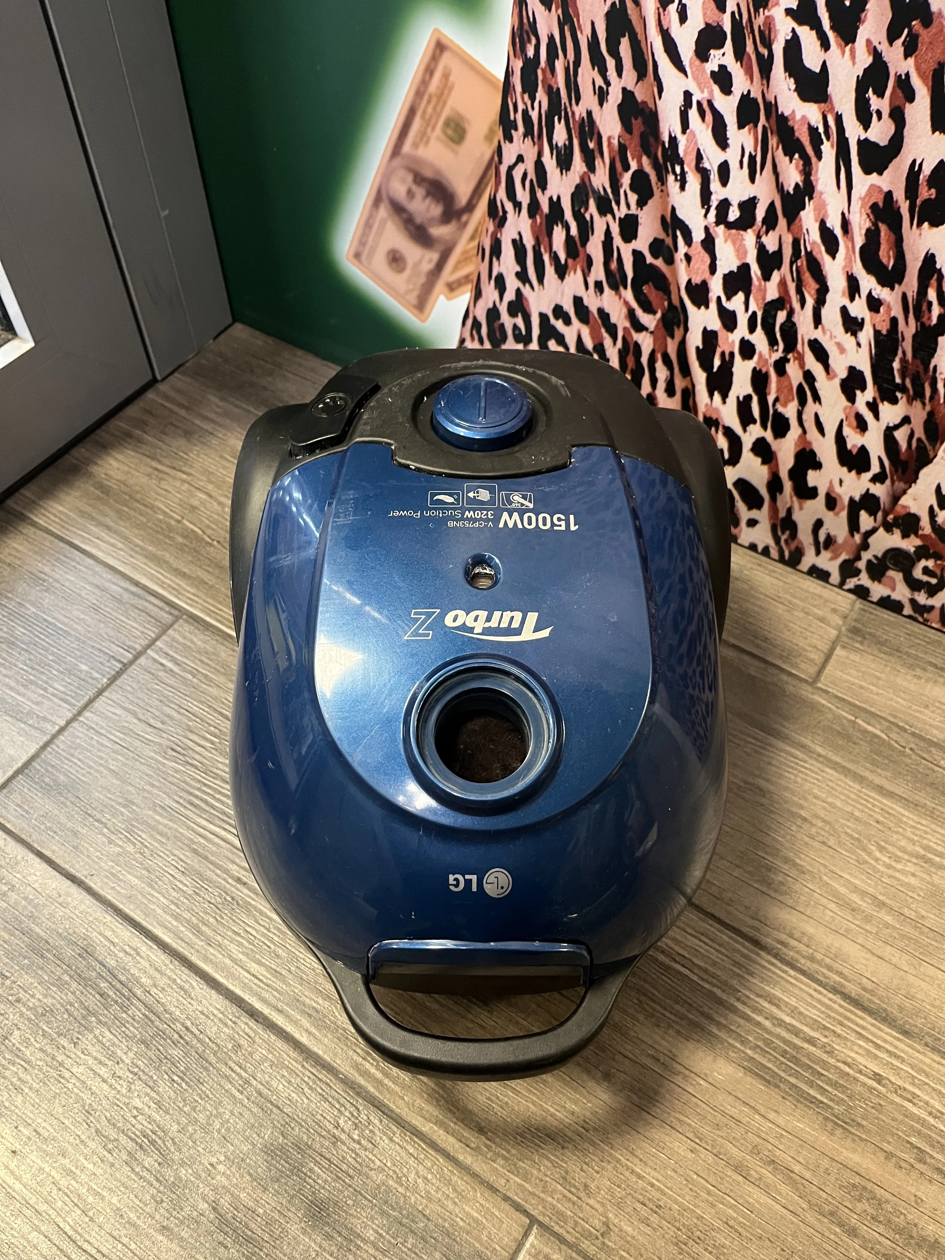 odkurzacz-lg-niebieski-turbo-z-1500w-zasieg-pracy-900