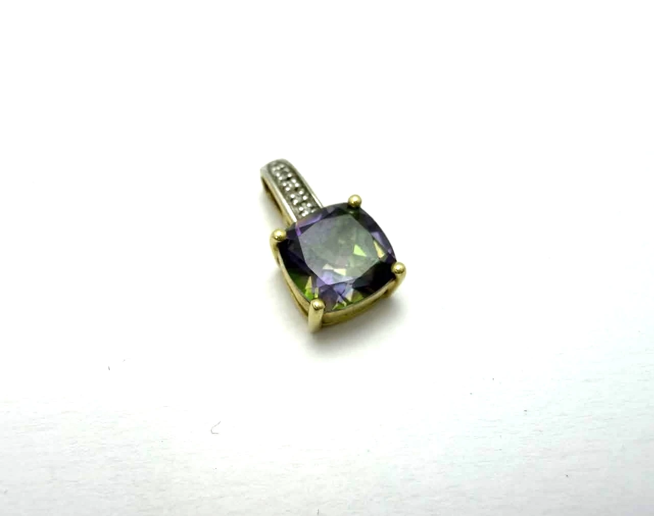 zlota-zawieszka-z-diamentami-i-mystic-topazem-585-127g-rodzaj-2205-2