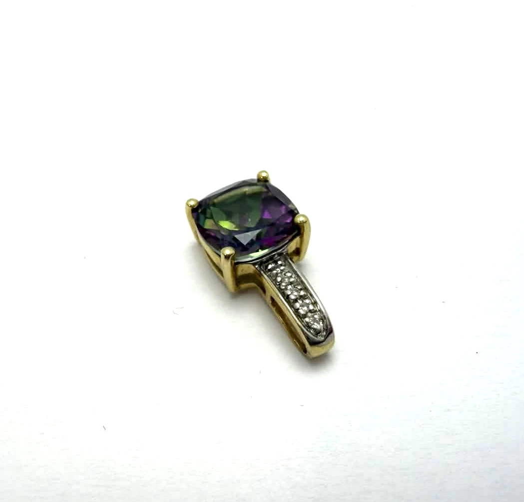 zlota-zawieszka-z-diamentami-i-mystic-topazem-585-127g-material-15835-2
