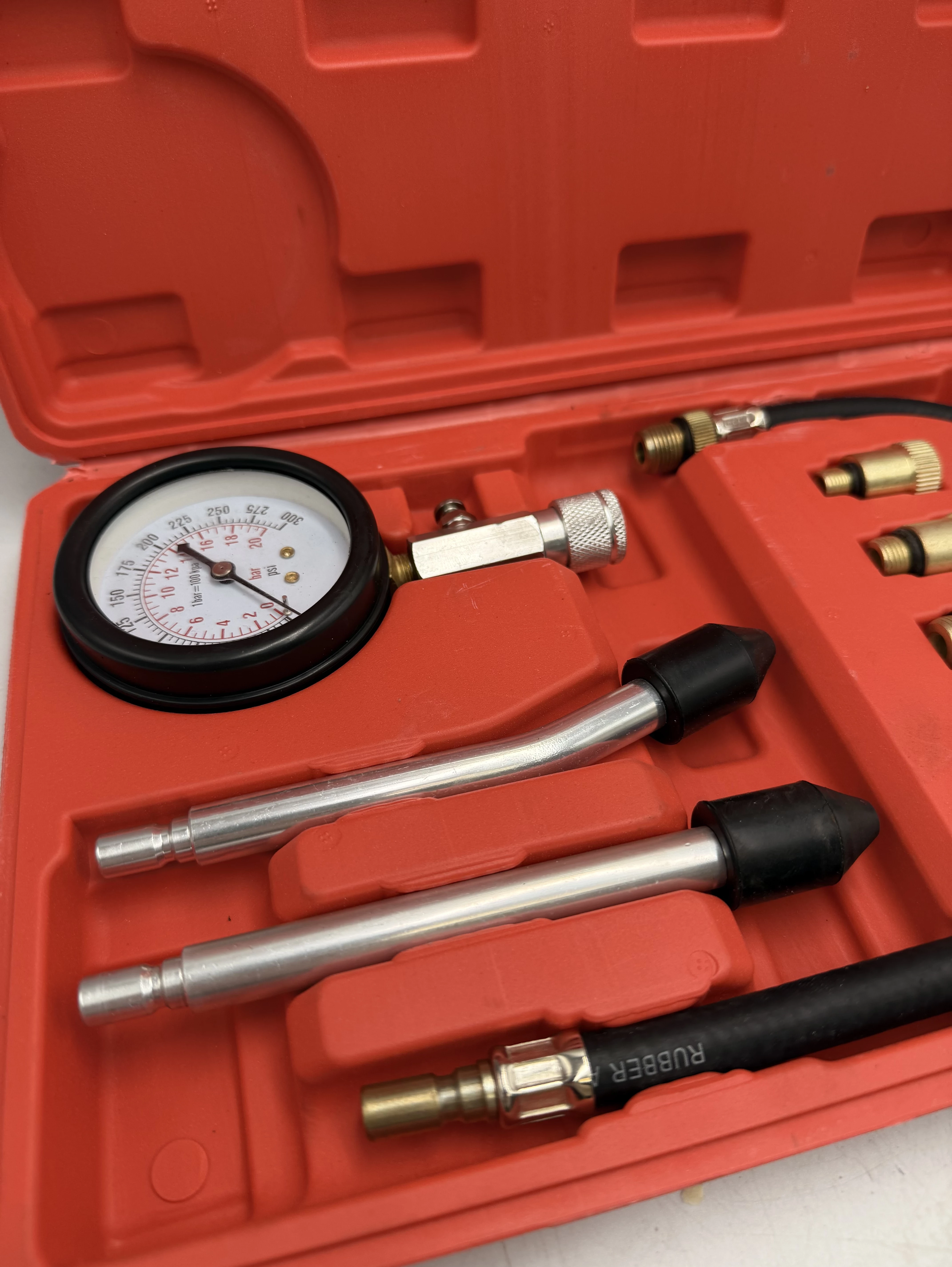 zestaw-do-pomiaru-cisnienia-w-cylindrach-silnik-stan-11323-2