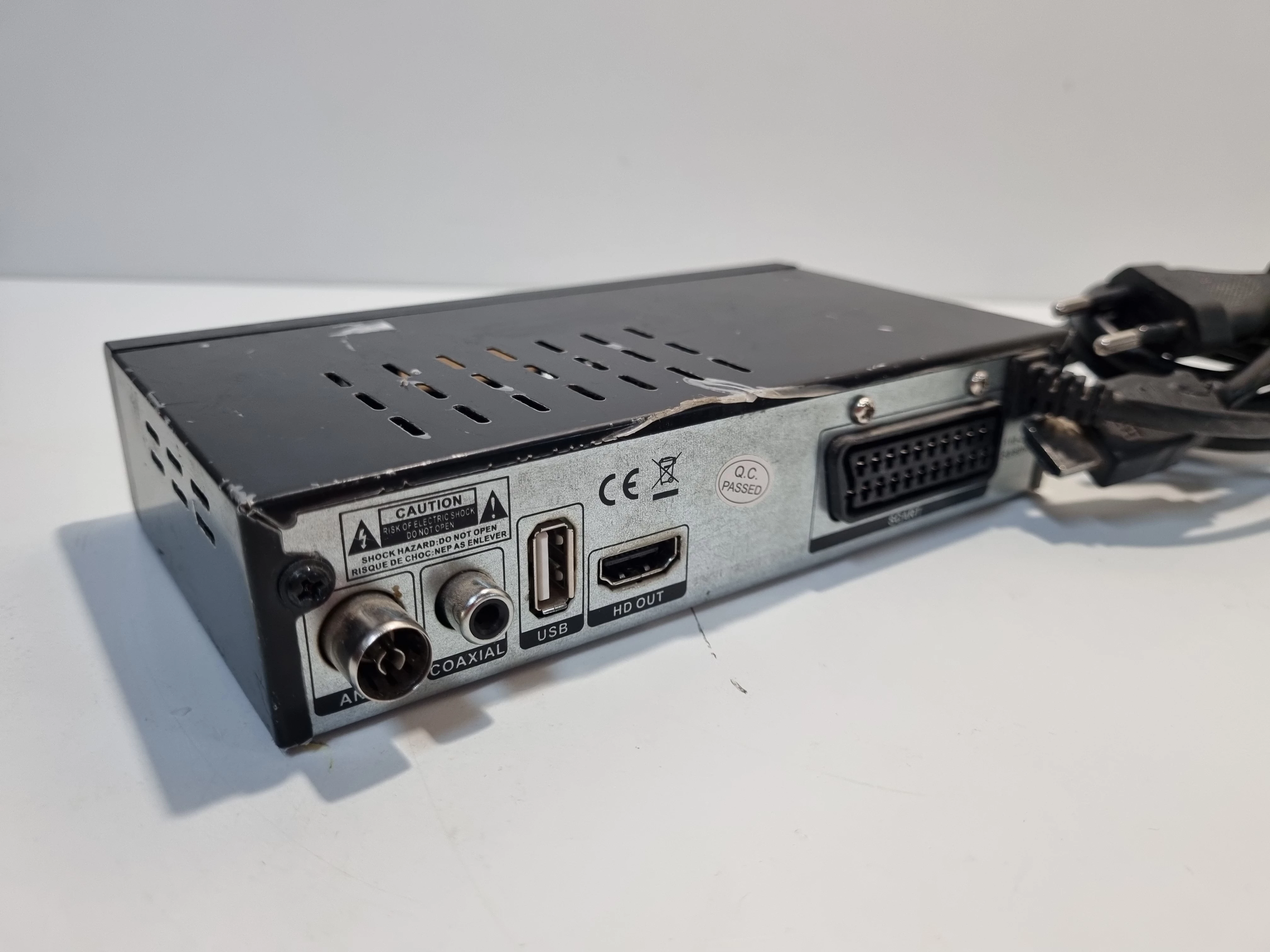 dekoder-dvbt-cabletech-urz0336b-model-urz0338