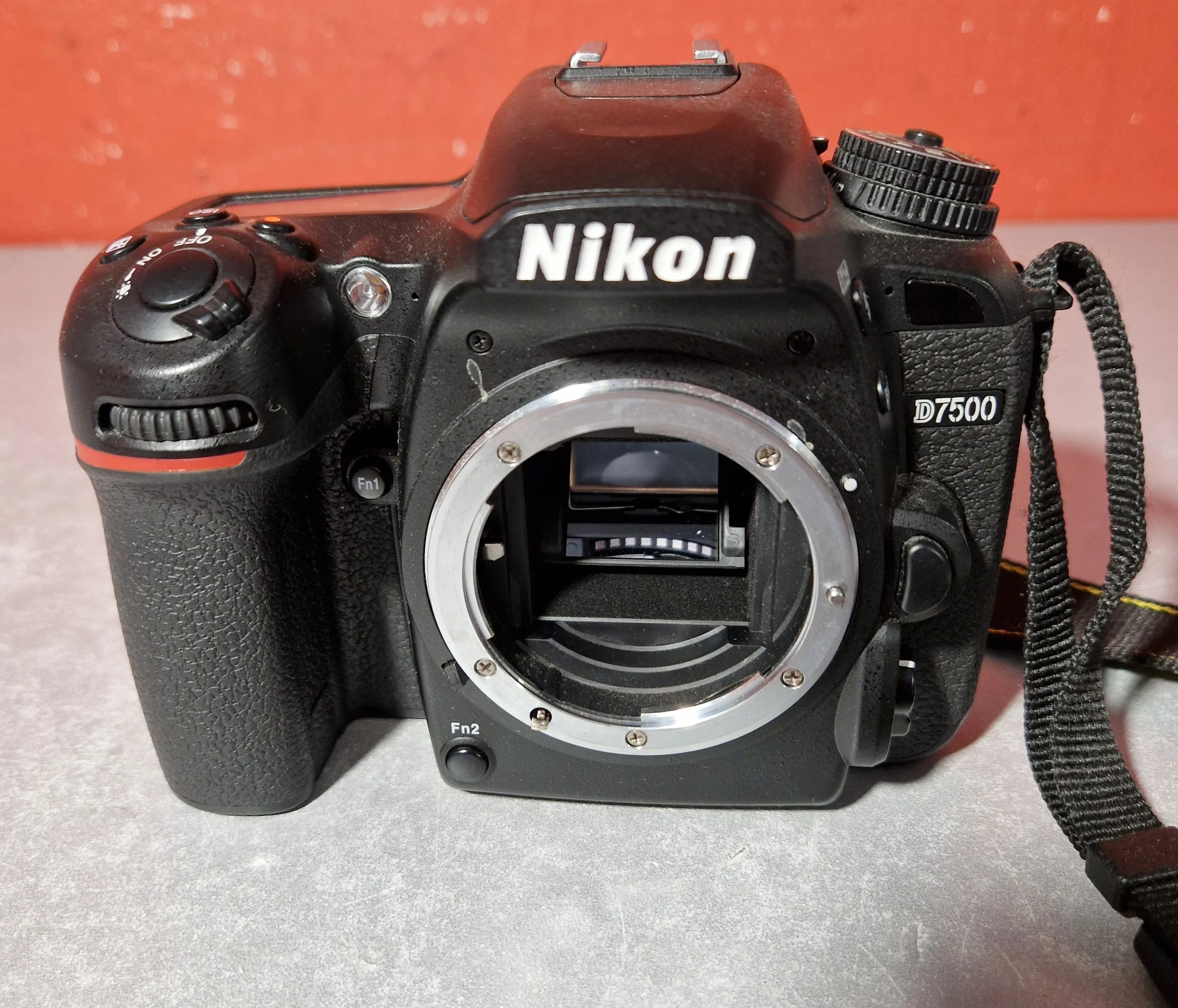 lustrzanka-nikon-d7500-obiektyw-sigma-18-300mm-nikon-135-63-dc-72-rozmiar-matrycy-206882-228774