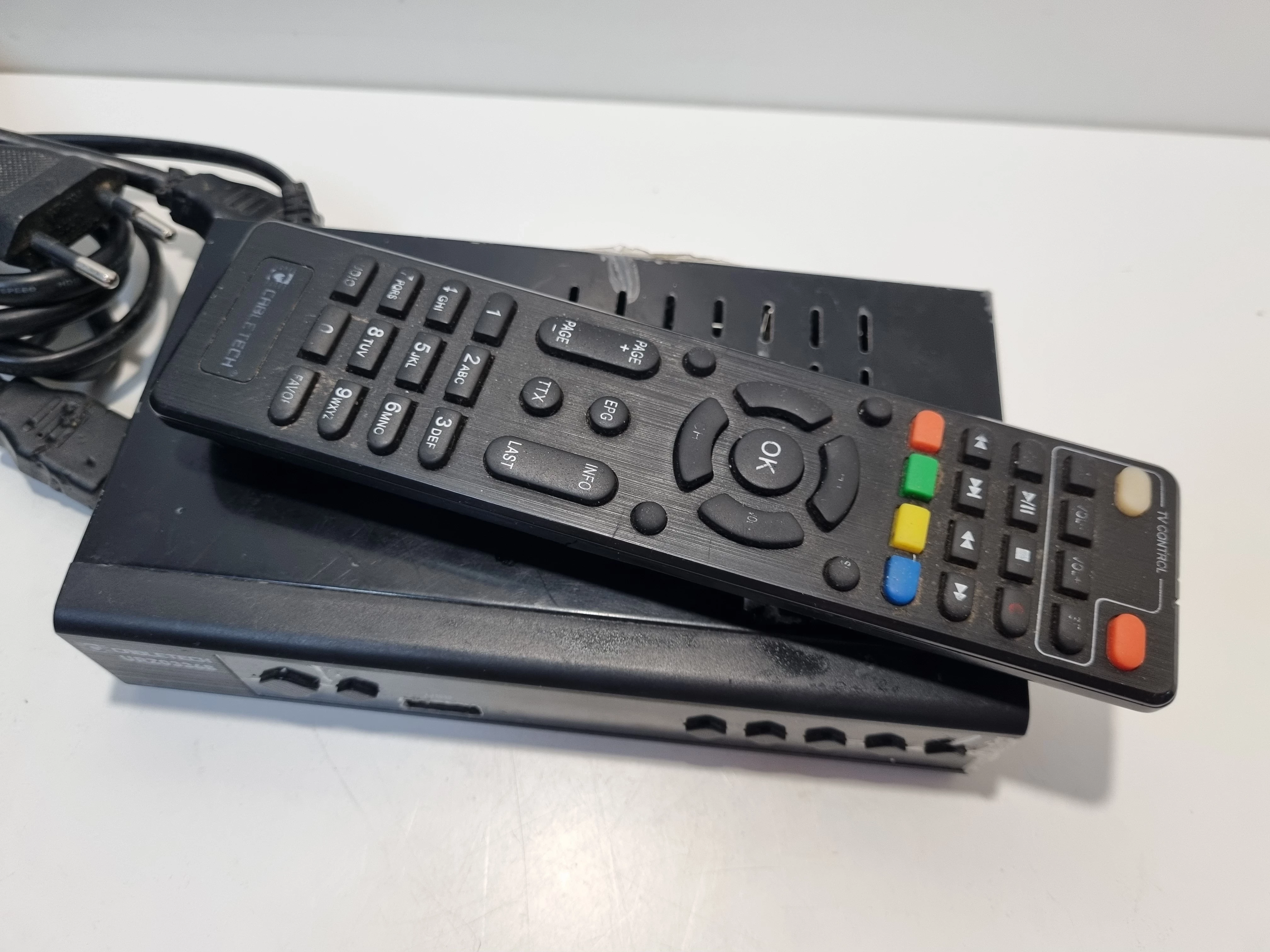dekoder-dvbt-cabletech-urz0336b-stan-11323-2