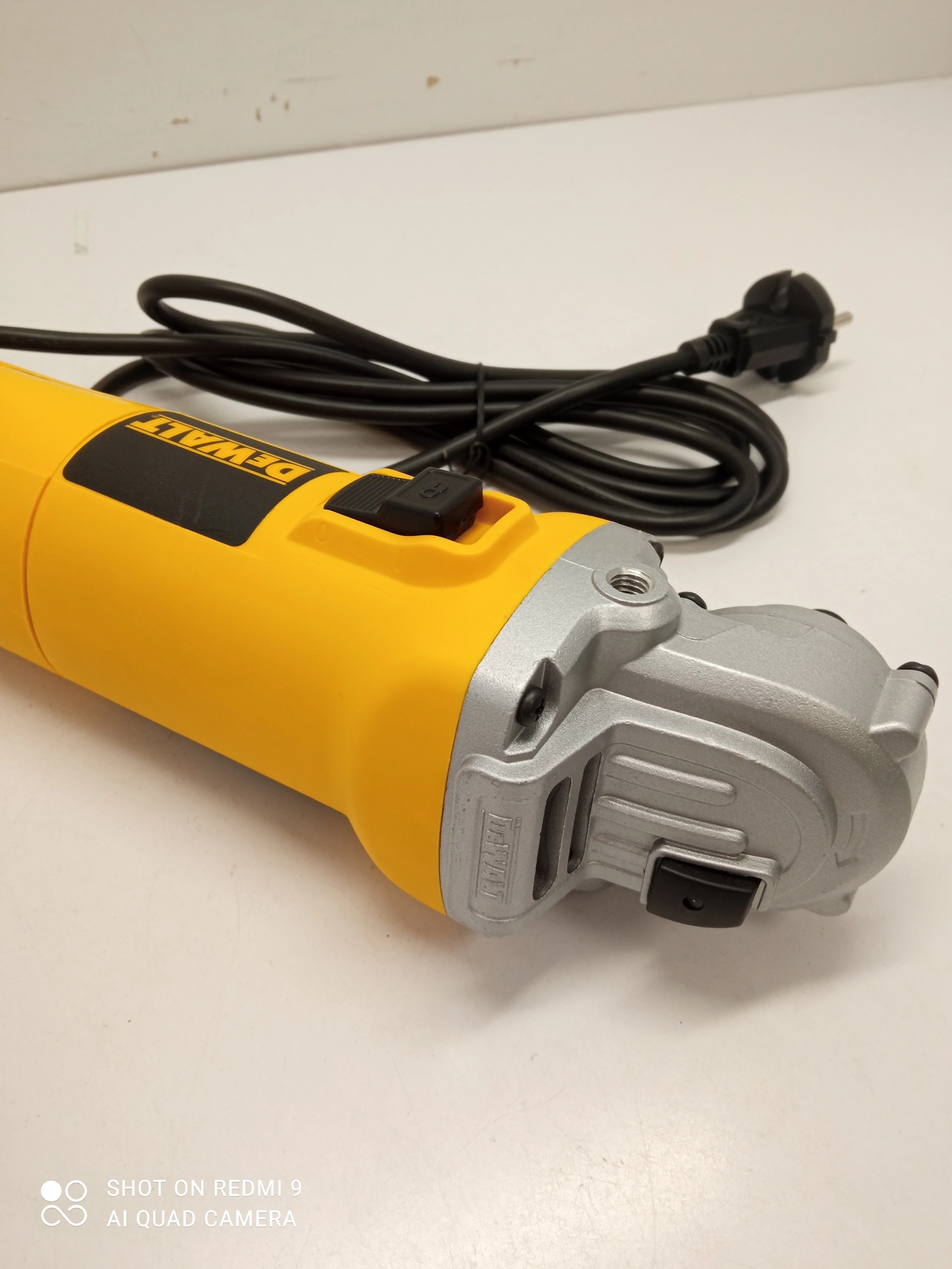 szlifierka-katowa-dewalt-dwe4117-rodzaj-zasilania-128529-2