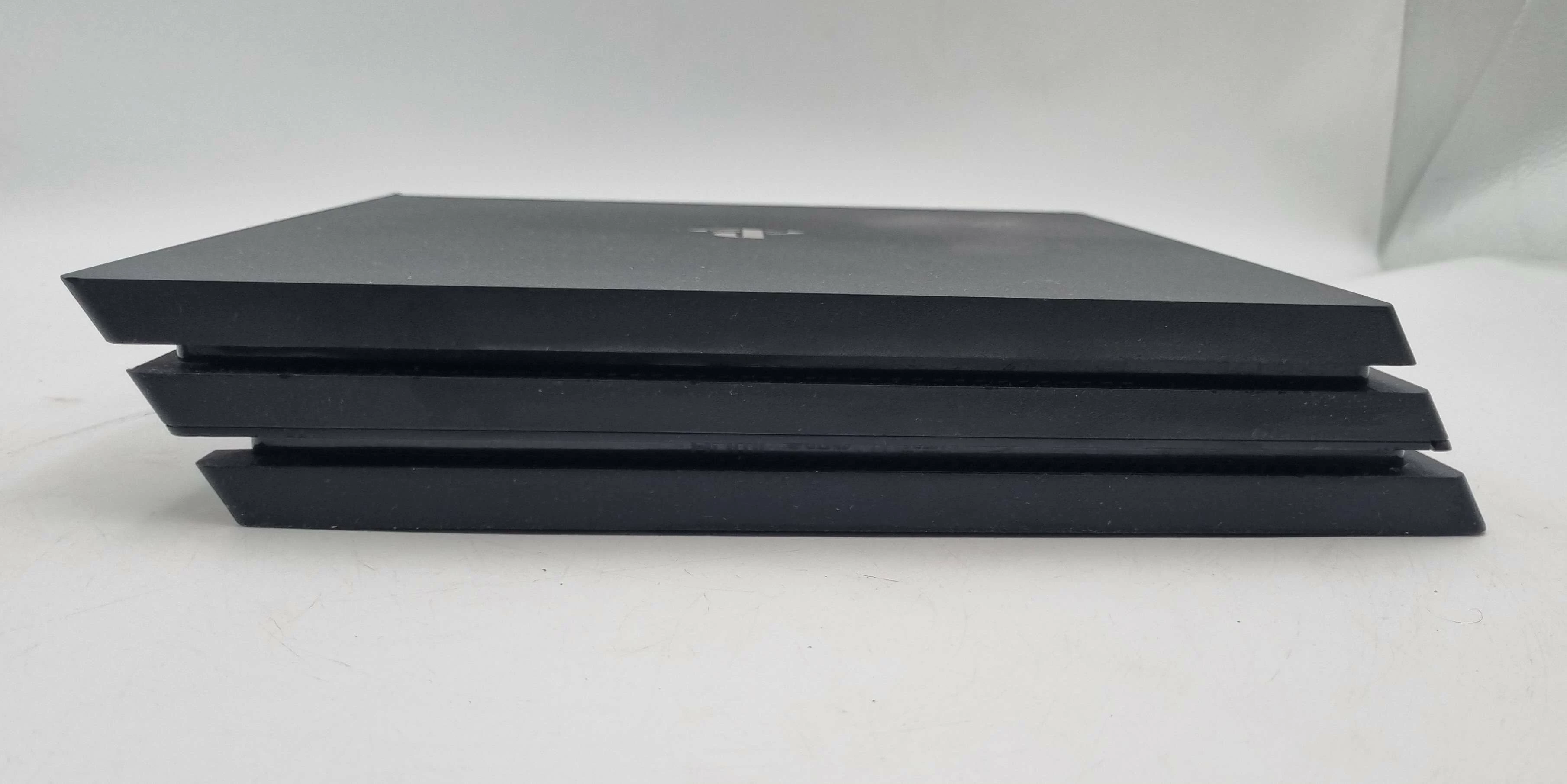 konsola-sony-ps4-pro-cuh-7216b-1tb-pad-liczba-kontrolerow-w-zestawie-205994-225550