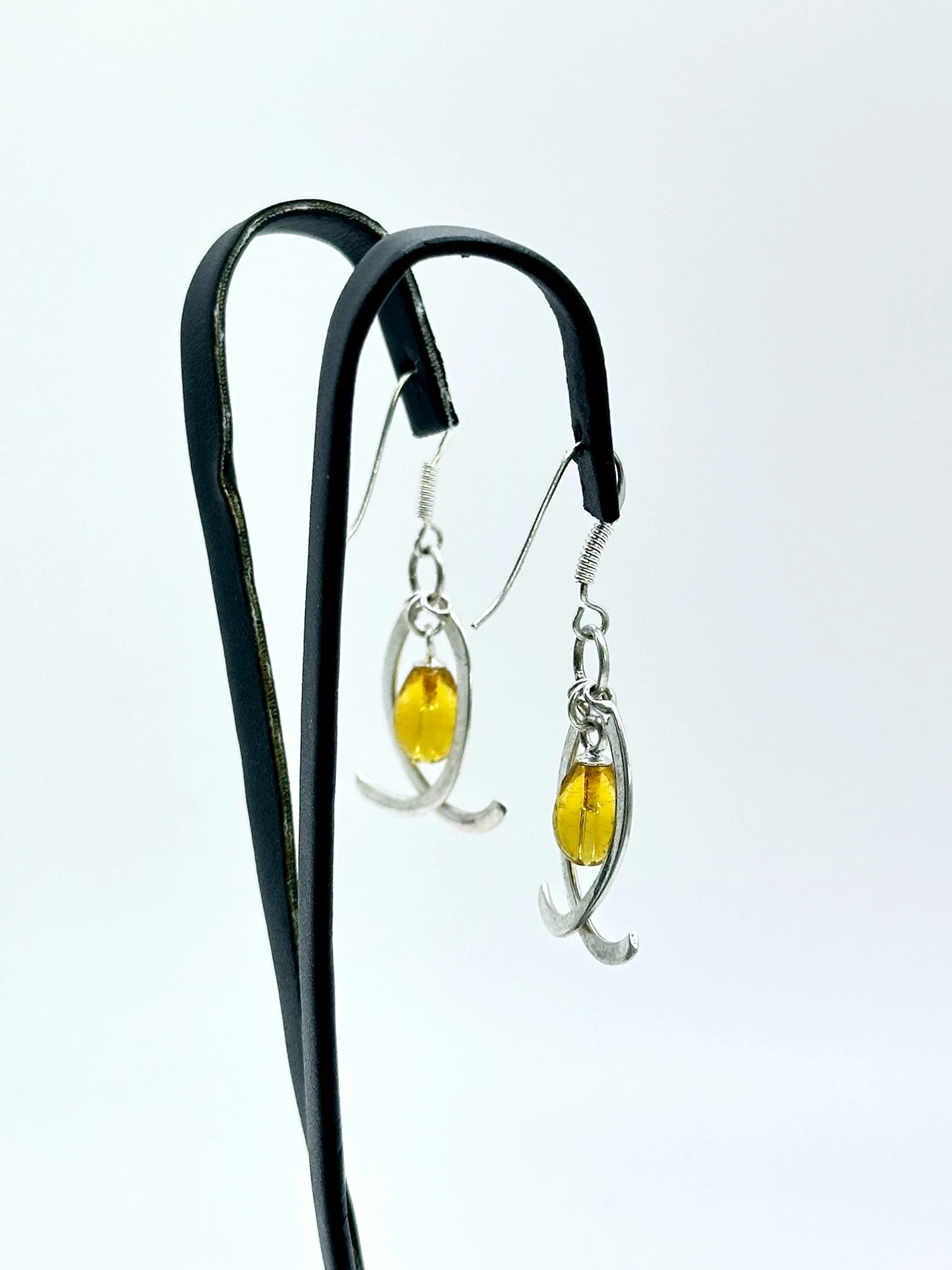 sd264-wiszace-damskie-kolczyki-ze-srebra-proby-925-z-zoltymi-kamieniami-material-15835-4