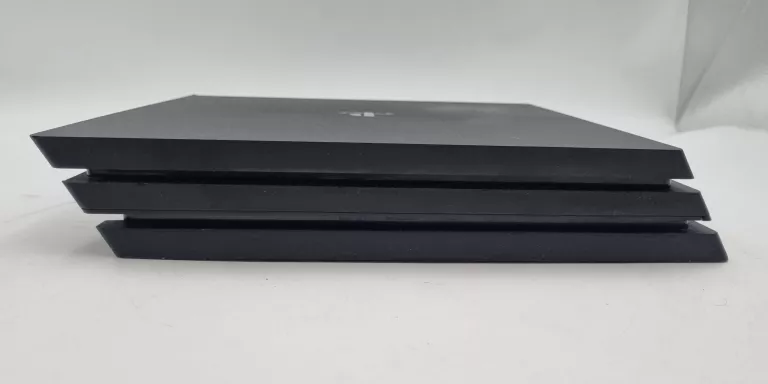 konsola-sony-ps4-pro-cuh-7216b-1tb-pad-liczba-kontrolerow-w-zestawie-205994-225550