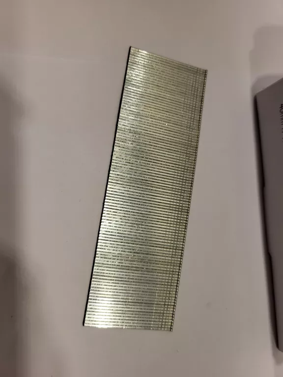 gwozdzie-18ga-kat-90-1x40mm-5-tys-makita-f-31931-maksymalna-dlugosc-gwozdzizszywek-40