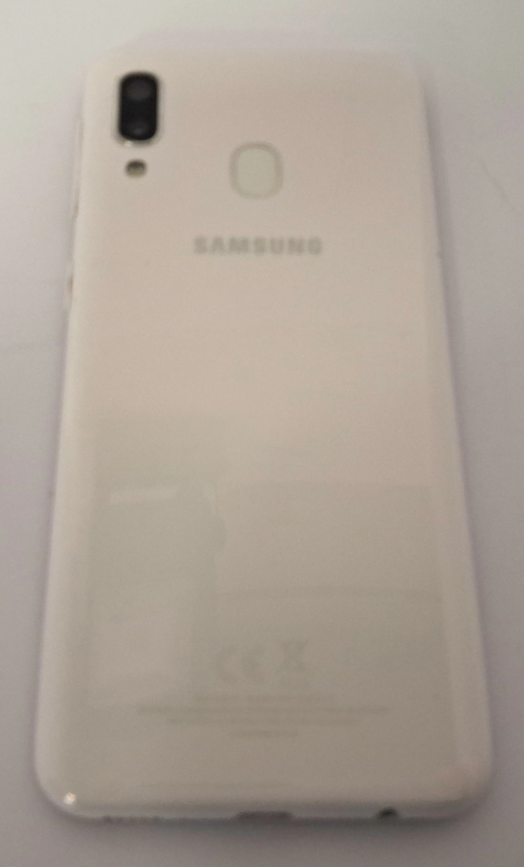 telefon-samsung-galaxy-a20e-332gb-stan-11323-2