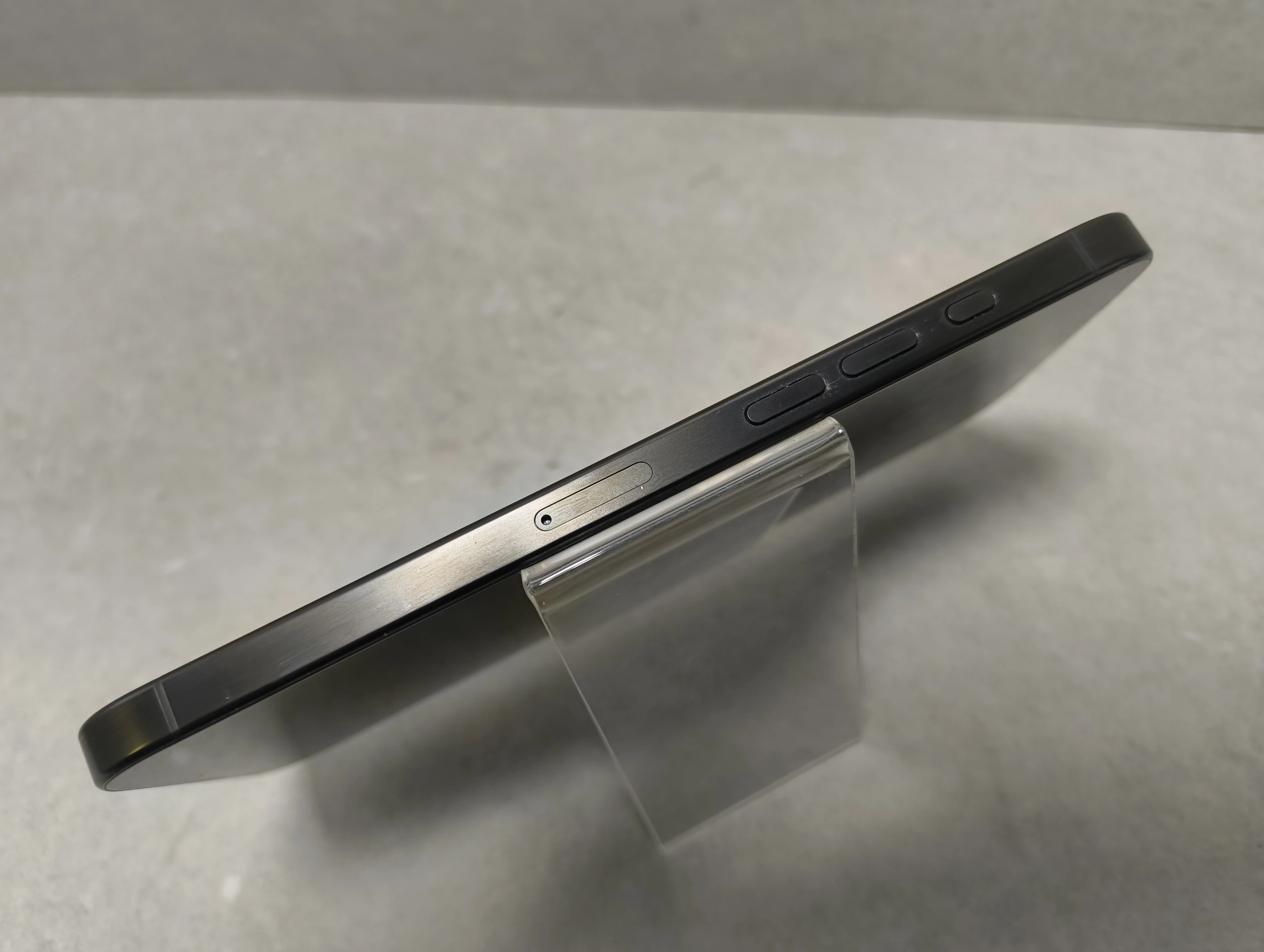 telefon-iphone-16-pro-max-256gb-95-przekatna-ekranu-690