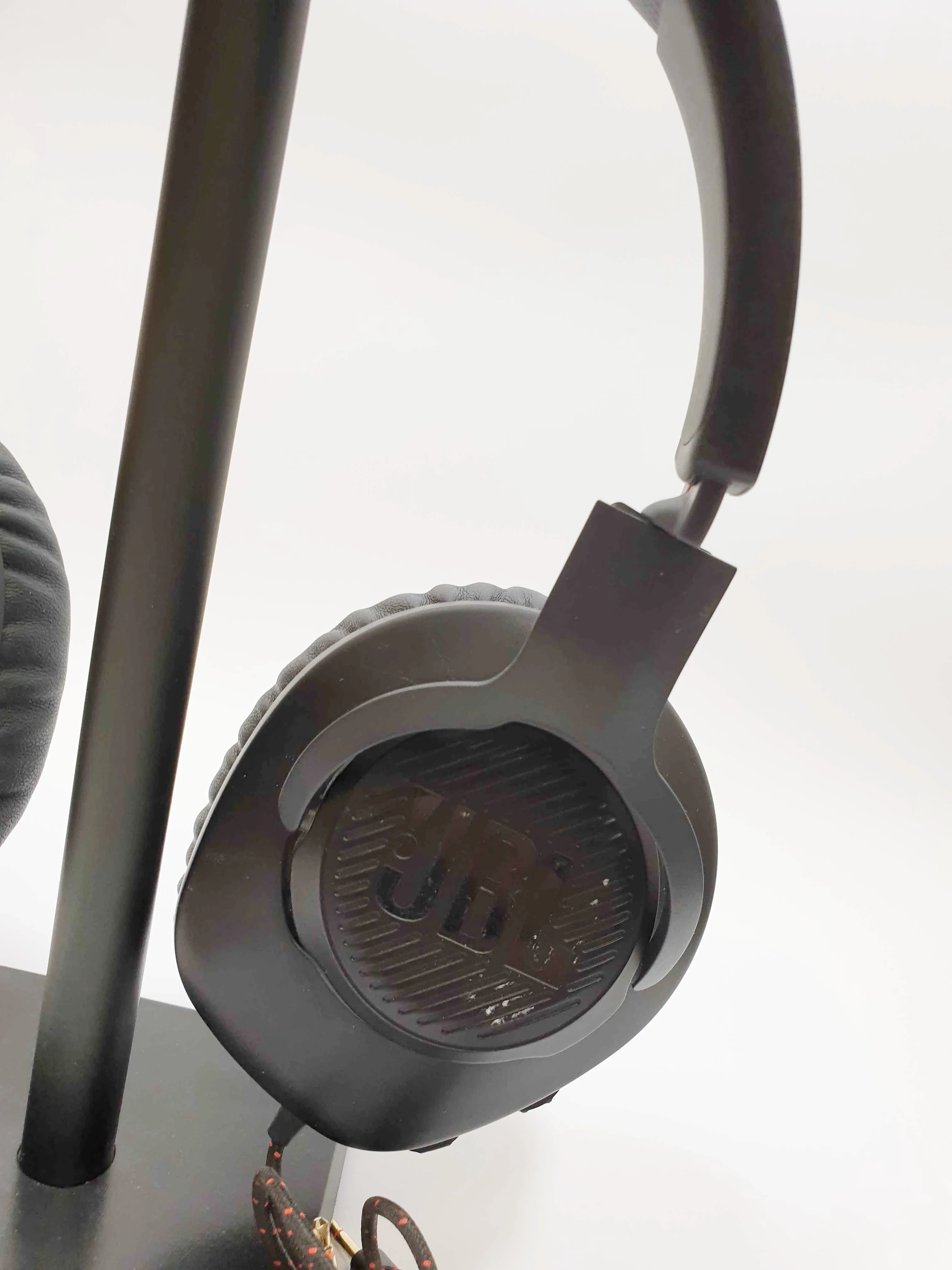 sluchawki-nauszne-jbl-quantum-100-z-mikrofonem-przewodowe-stan-11323-2