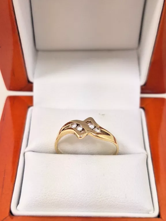 zloty-pierscionek-z-cyrkoniami-p585-r16-161g-rodzaj-2205-2