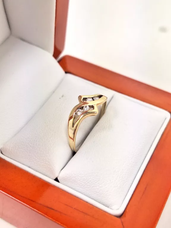 zloty-pierscionek-z-cyrkoniami-p585-r16-161g-material-15835-2