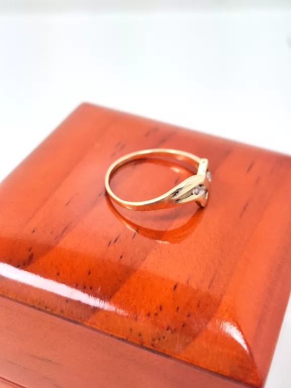 zloty-pierscionek-z-cyrkoniami-p585-r16-161g-waga-161