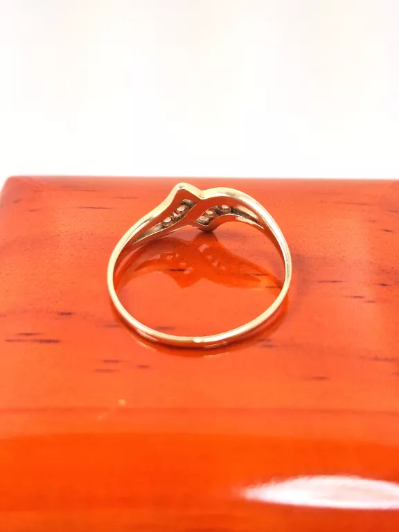 zloty-pierscionek-z-cyrkoniami-p585-r16-161g-kolor-249512-1647429