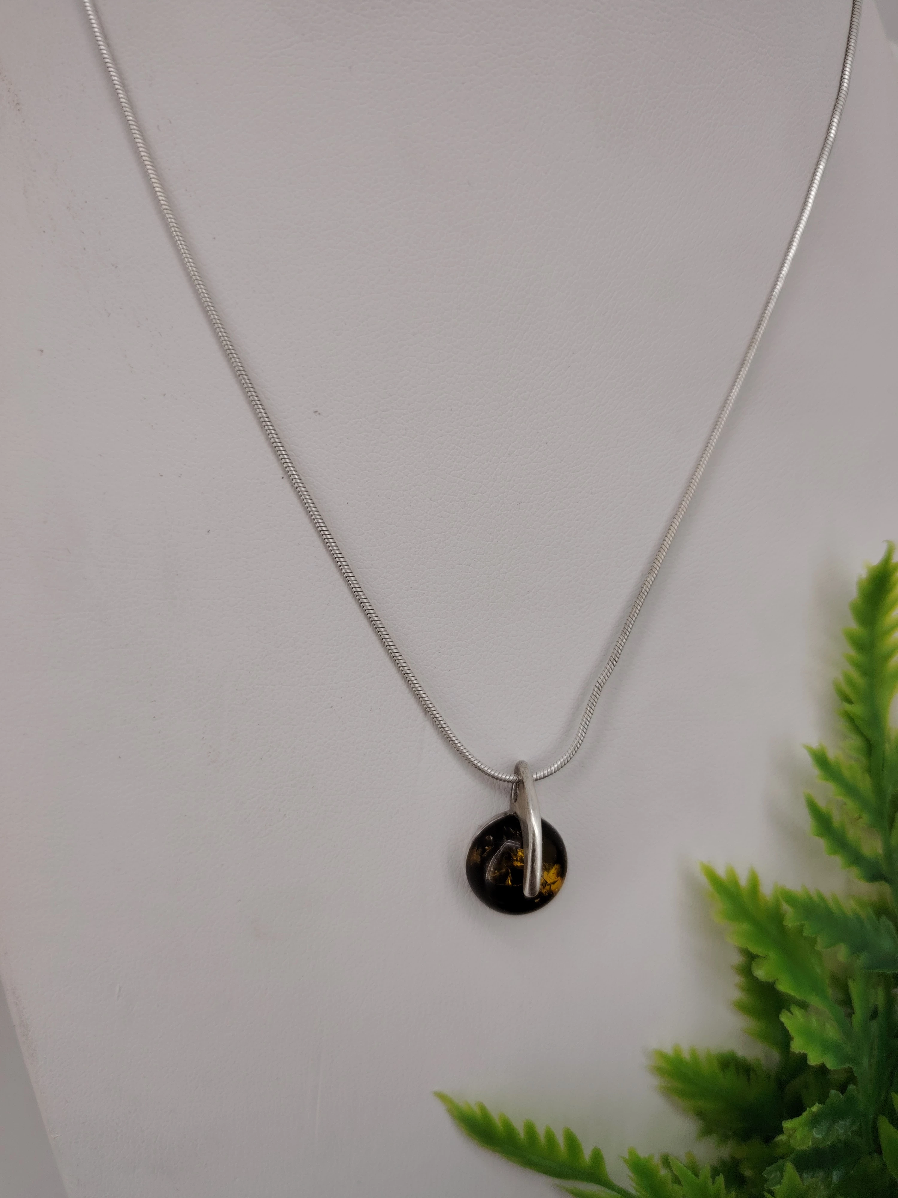 lancuszek-z-zawieszka-srebro-925-532g-aleja-wolnosci-15b-czestochowa-sj