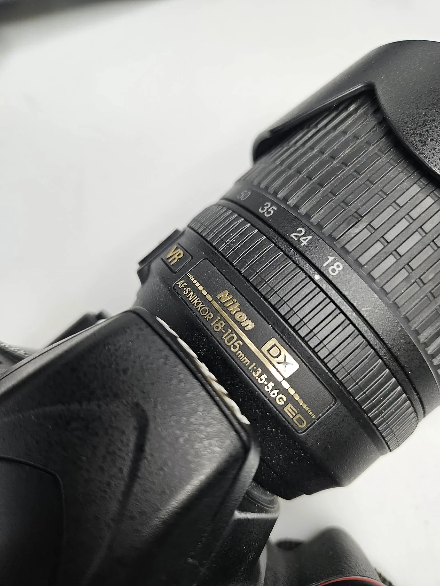 lustrzanka-nikon-d3300obiektyw-nikon-dx-af-s-nikkor-18-105mm-135-56g-e-marka-248811-1939856