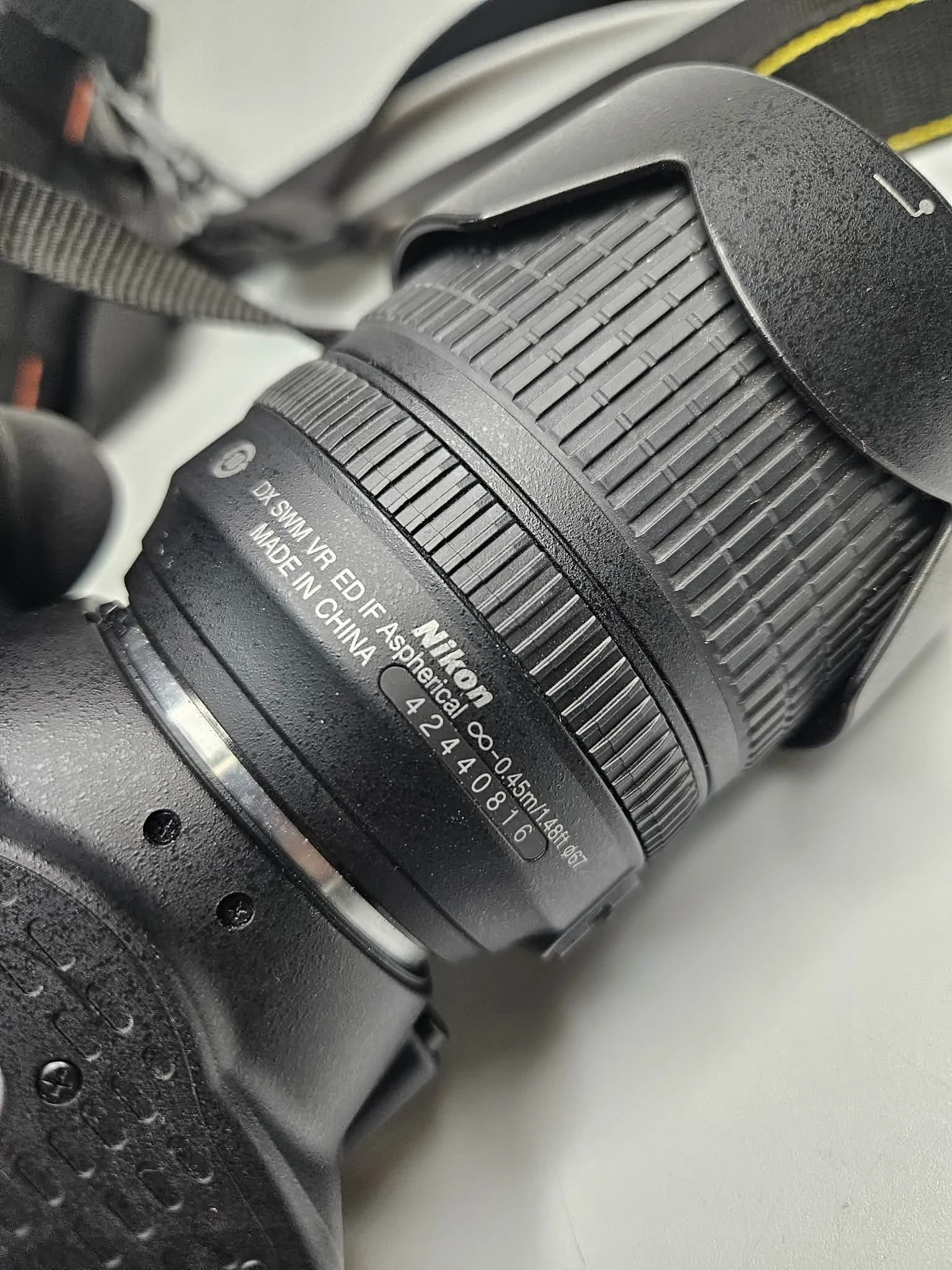 lustrzanka-nikon-d3300obiektyw-nikon-dx-af-s-nikkor-18-105mm-135-56g-e-model-d3300