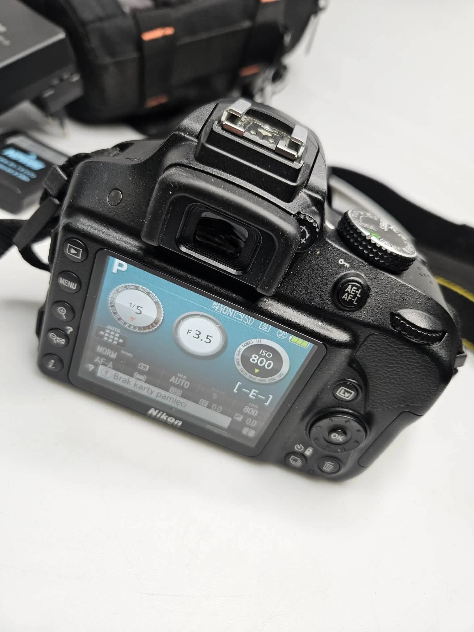 lustrzanka-nikon-d3300obiektyw-nikon-dx-af-s-nikkor-18-105mm-135-56g-e-rozmiar-matrycy-206882-228774