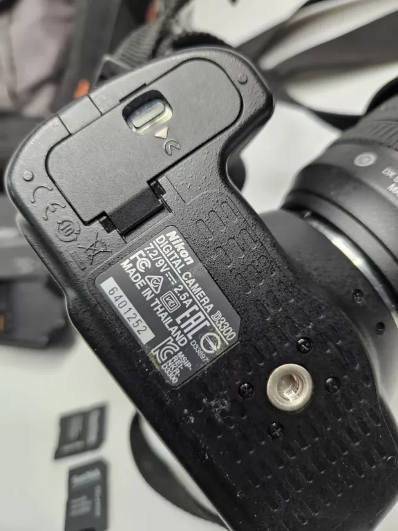 lustrzanka-nikon-d3300obiektyw-nikon-dx-af-s-nikkor-18-105mm-135-56g-e-kod-producenta-d3300-body