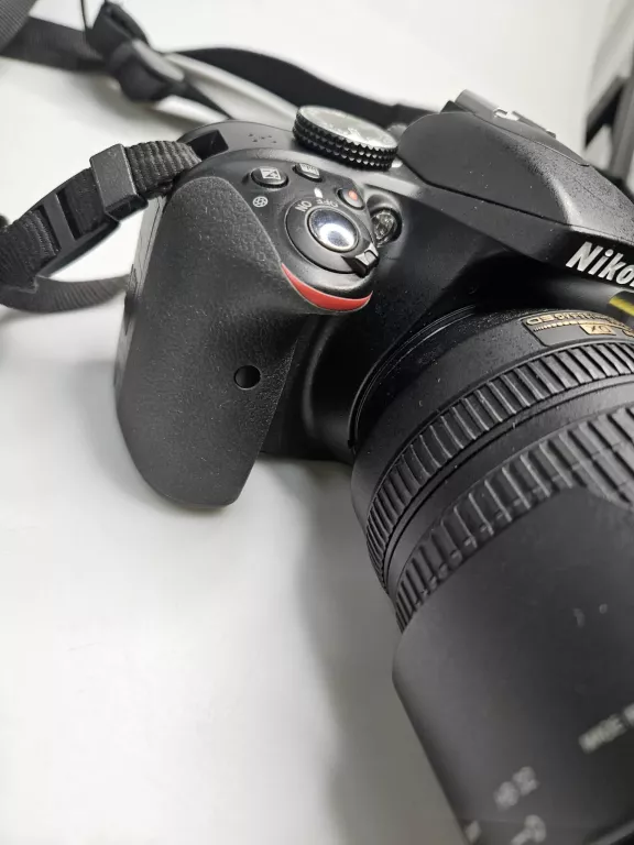 lustrzanka-nikon-d3300obiektyw-nikon-dx-af-s-nikkor-18-105mm-135-56g-e-rozdzielczosc-2420