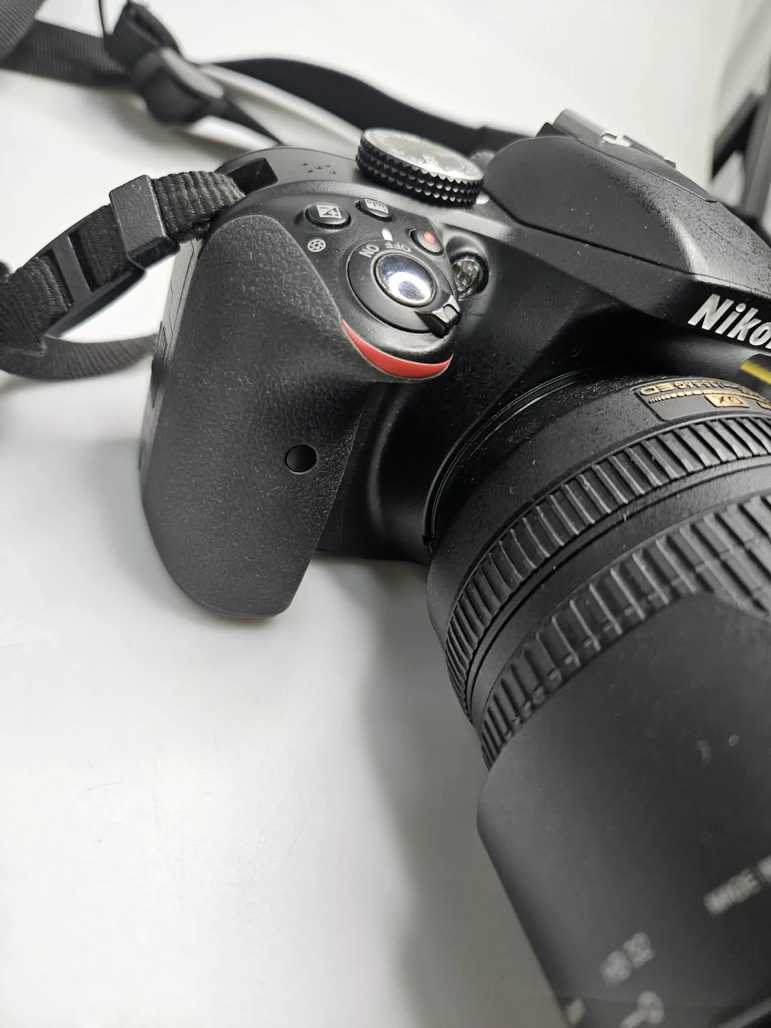 lustrzanka-nikon-d3300obiektyw-nikon-dx-af-s-nikkor-18-105mm-135-56g-e-rozdzielczosc-2420