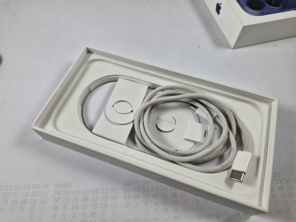 apple-iphone-17-pro-256gb-bat-100-igla-komplet-system-operacyjny-4388-7