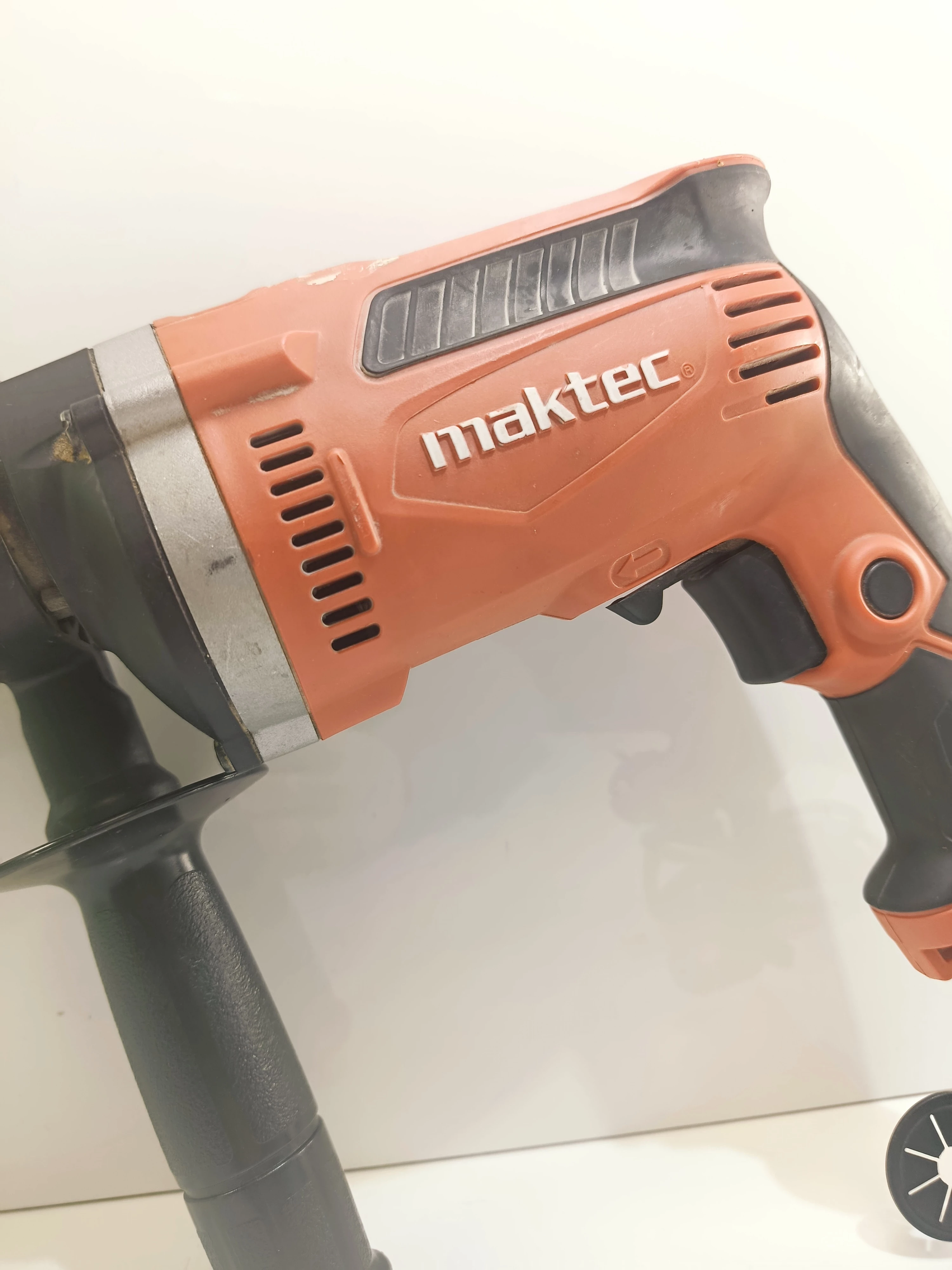 maktec-wiertarka-udarowa-sieciowa-430w-regulacja-obrotow-mt817-stan-11323-2