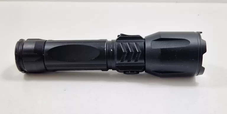 latarka-akumulatorowa-xrg-m1500-zoom-1800-lumenow-rodzaj-16428-2