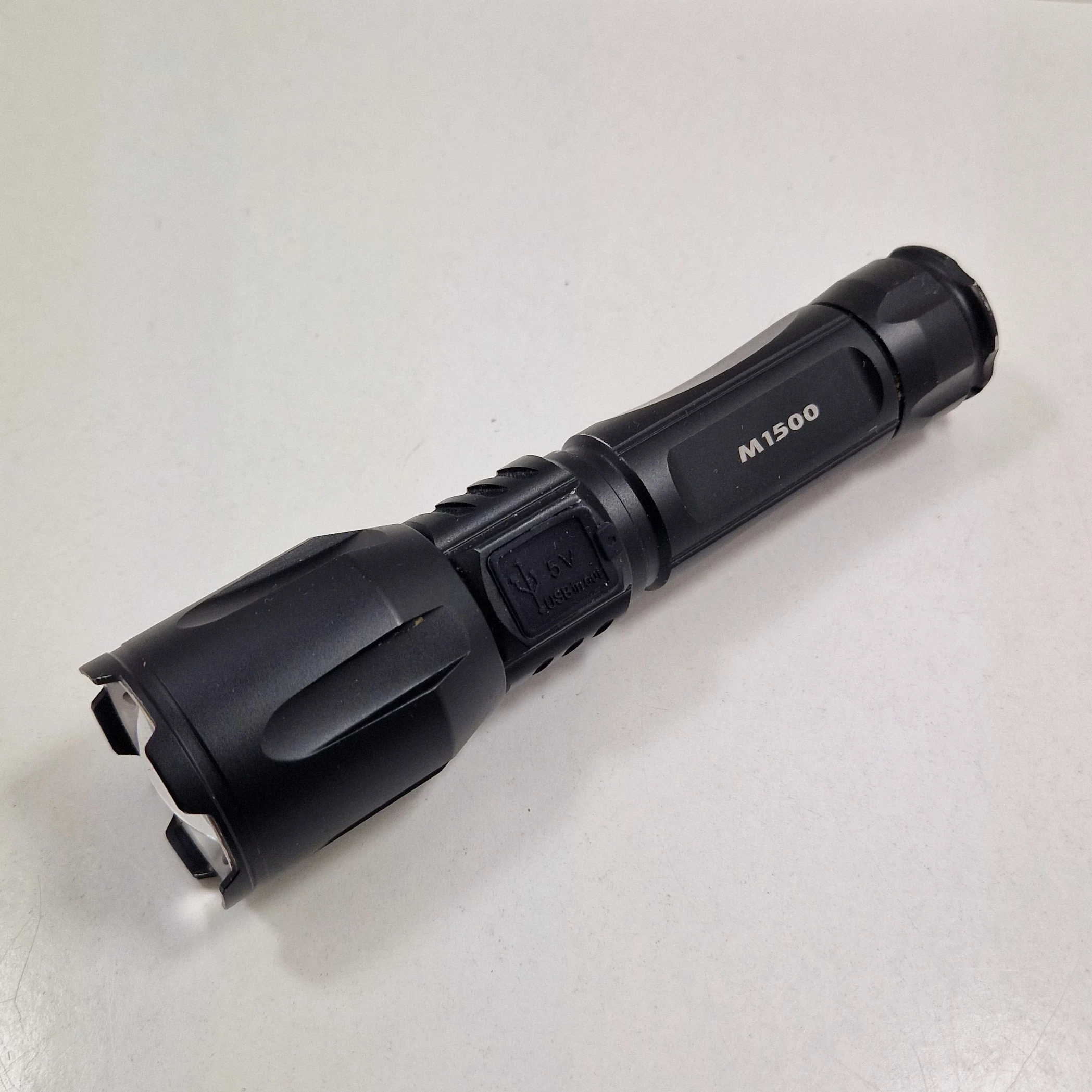 latarka-akumulatorowa-xrg-m1500-zoom-1800-lumenow-stan-11323-2