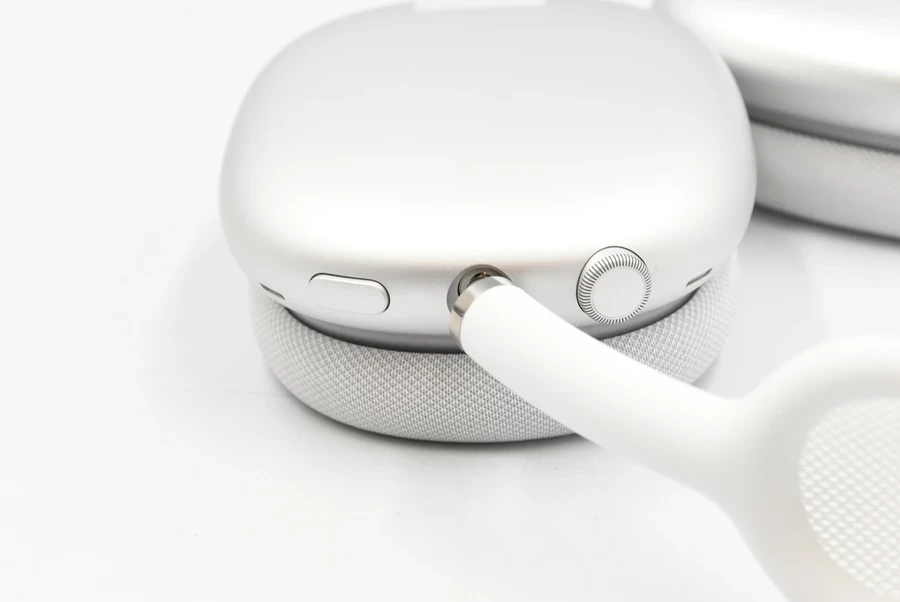 sluchawki-apple-airpods-max-1-srebrne-lightning-kolor-dominujacy-129357-8