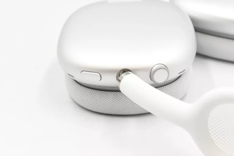 sluchawki-apple-airpods-max-1-srebrne-lightning-kolor-dominujacy-129357-8