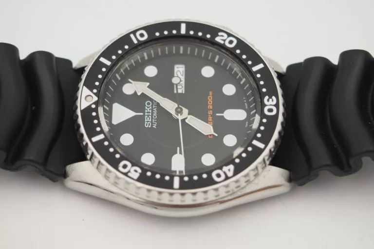 zegarek-seiko-scuba-divers-skx007-7s26-0020-200m-20bar-automat-ksztalt-koperty-129223-2