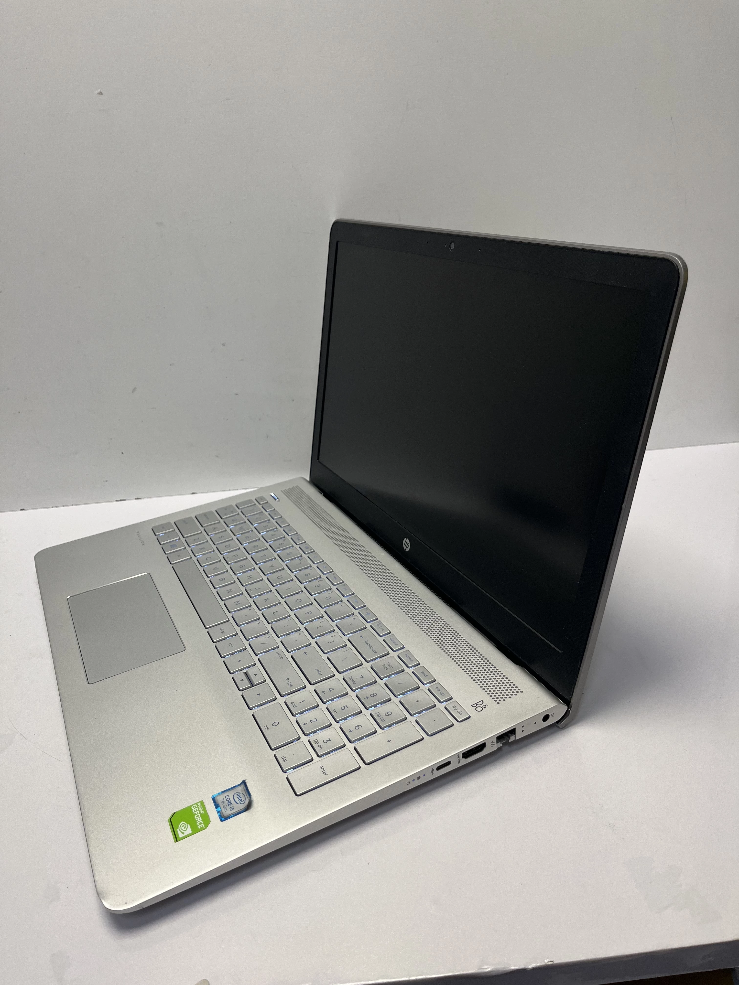 laptop-hp-pavilion-15-cc502nw-i5-7200u-8gb-ram-1tb-hdd-gtx-940mx-typ-dysku-twardego-128550-2