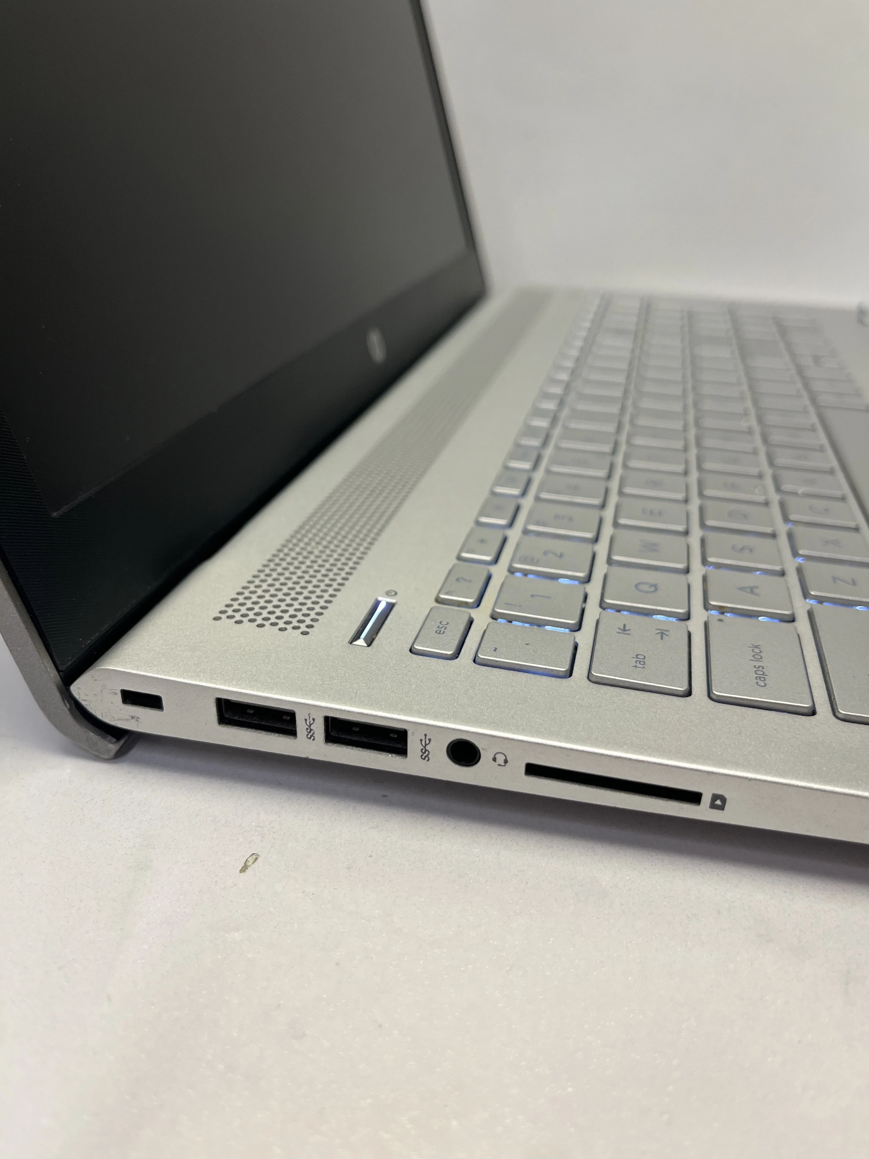 laptop-hp-pavilion-15-cc502nw-i5-7200u-8gb-ram-1tb-hdd-gtx-940mx-pojemnosc-dysku-1000