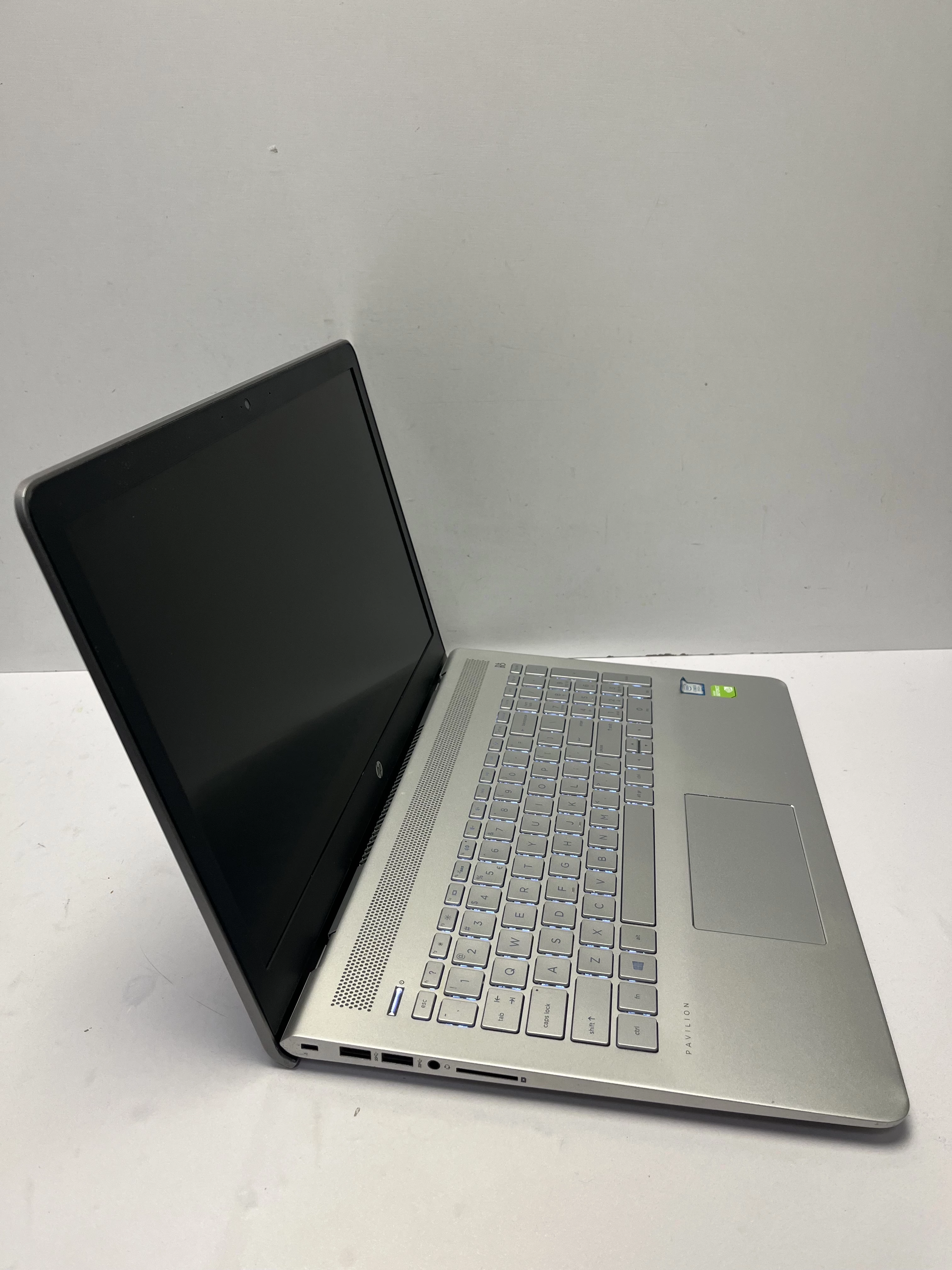 laptop-hp-pavilion-15-cc502nw-i5-7200u-8gb-ram-1tb-hdd-gtx-940mx-wielkosc-pamieci-ram-200941-2185