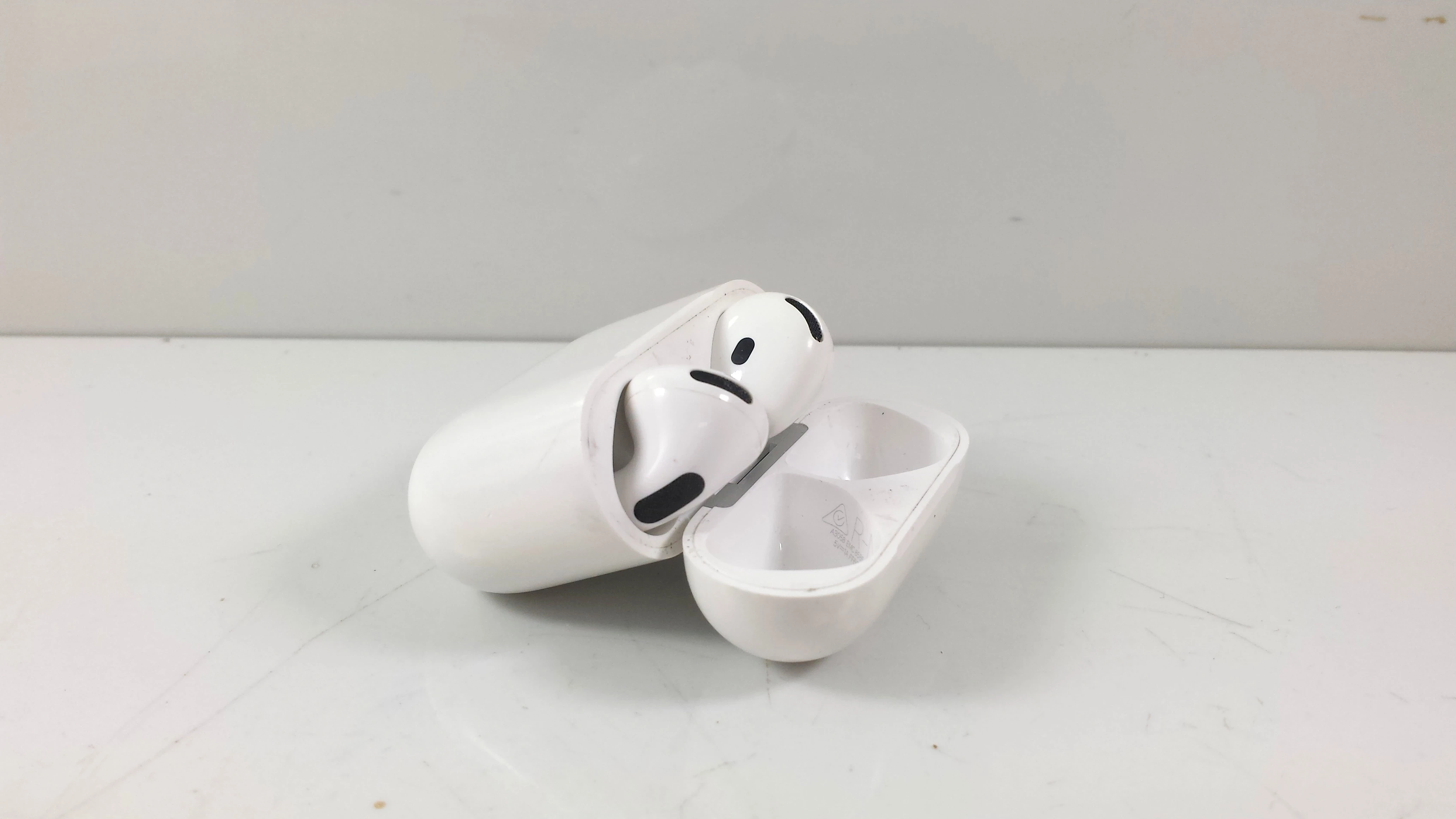 apple-airpods-gen-4-stan-11323-2