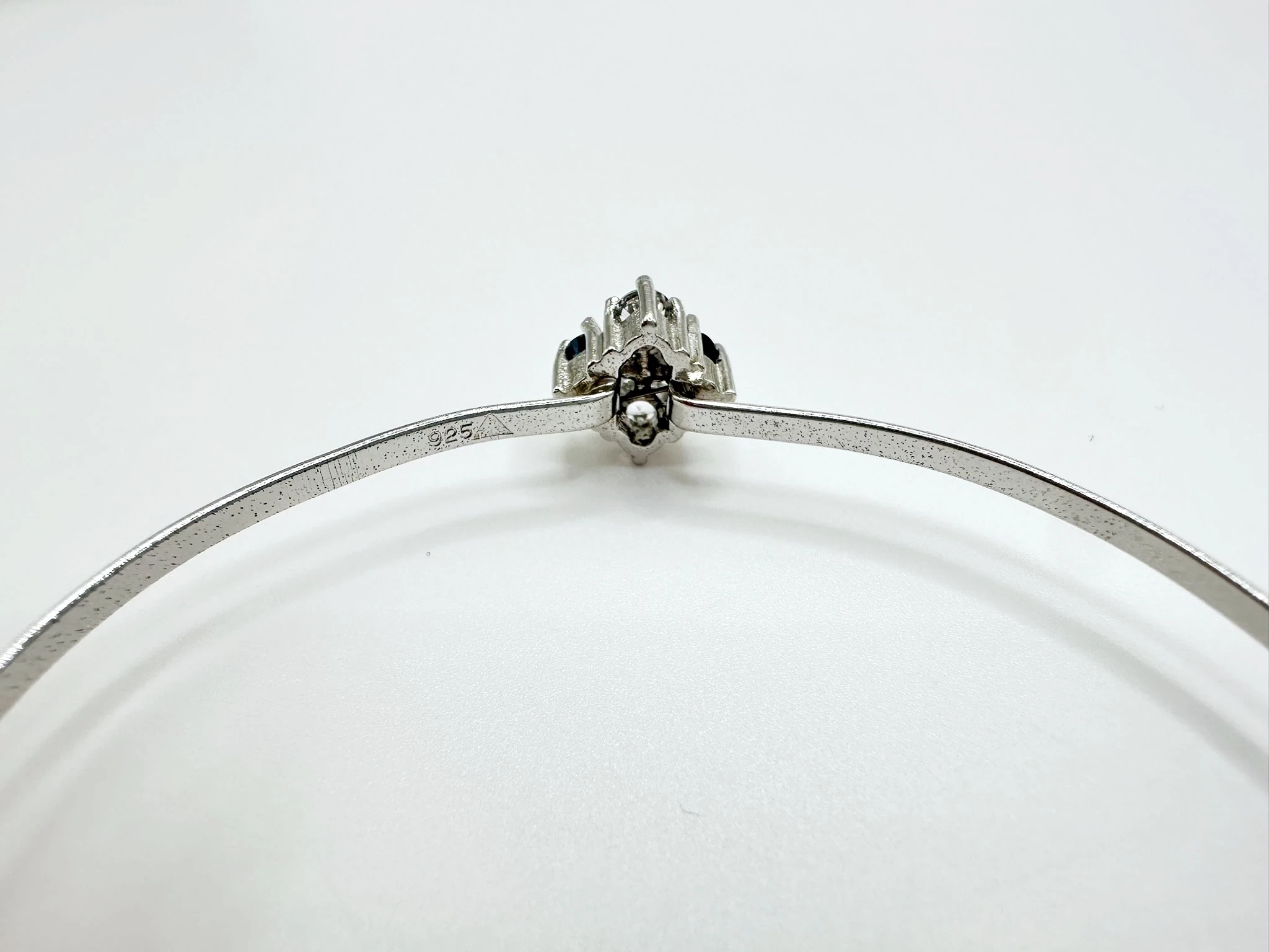 sd205-damska-bransoletka-ze-srebra-z-bialymi-i-niebieskimi-kamieniami-925-dlugosc-calkowita-18