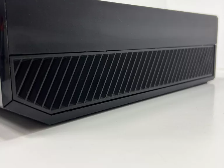 konsola-xbox-one-liczba-kontrolerow-w-zestawie-205994-225554