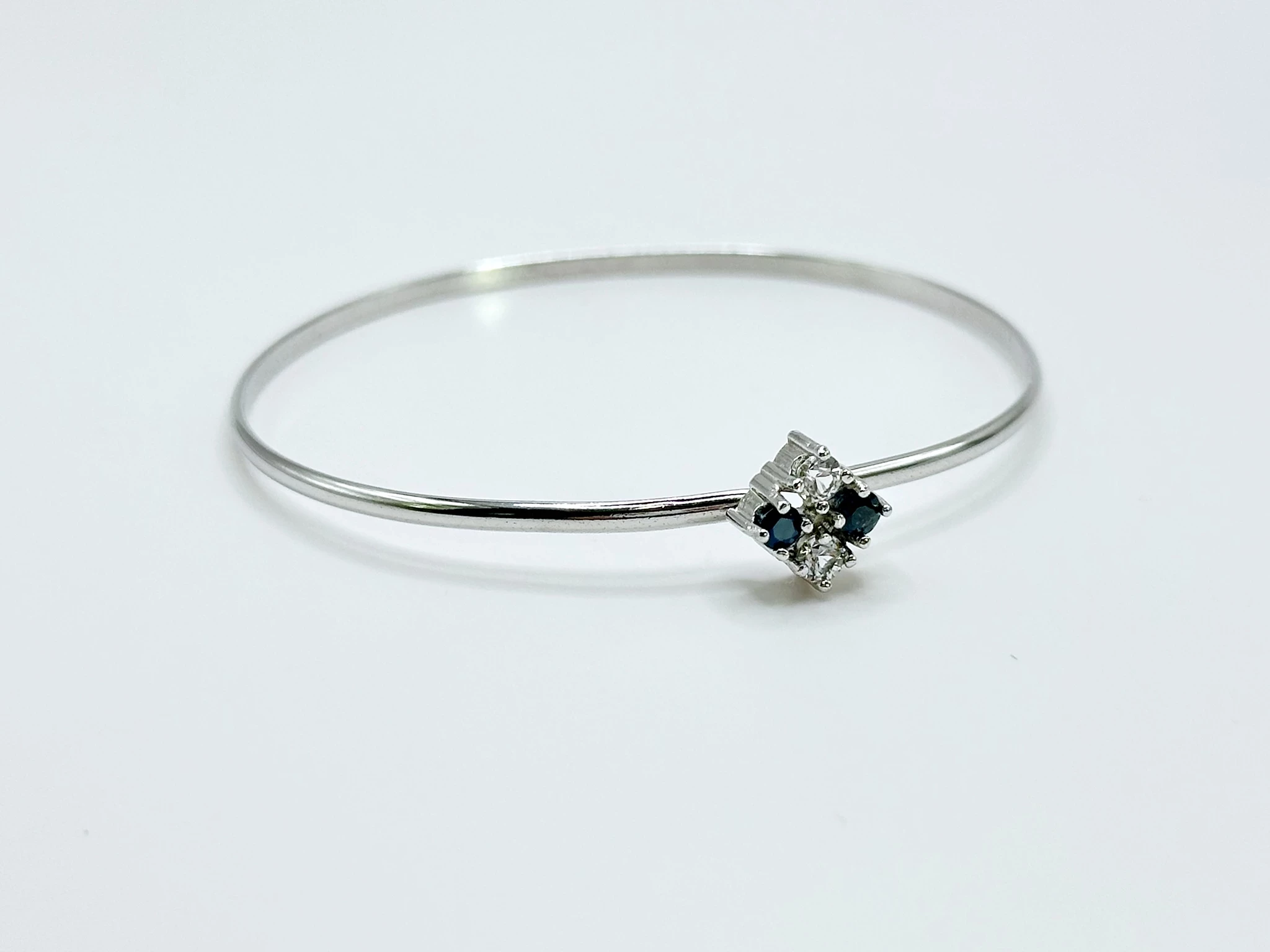 sd205-damska-bransoletka-ze-srebra-z-bialymi-i-niebieskimi-kamieniami-925-wolnosci-2a-strzelce-krajenskie