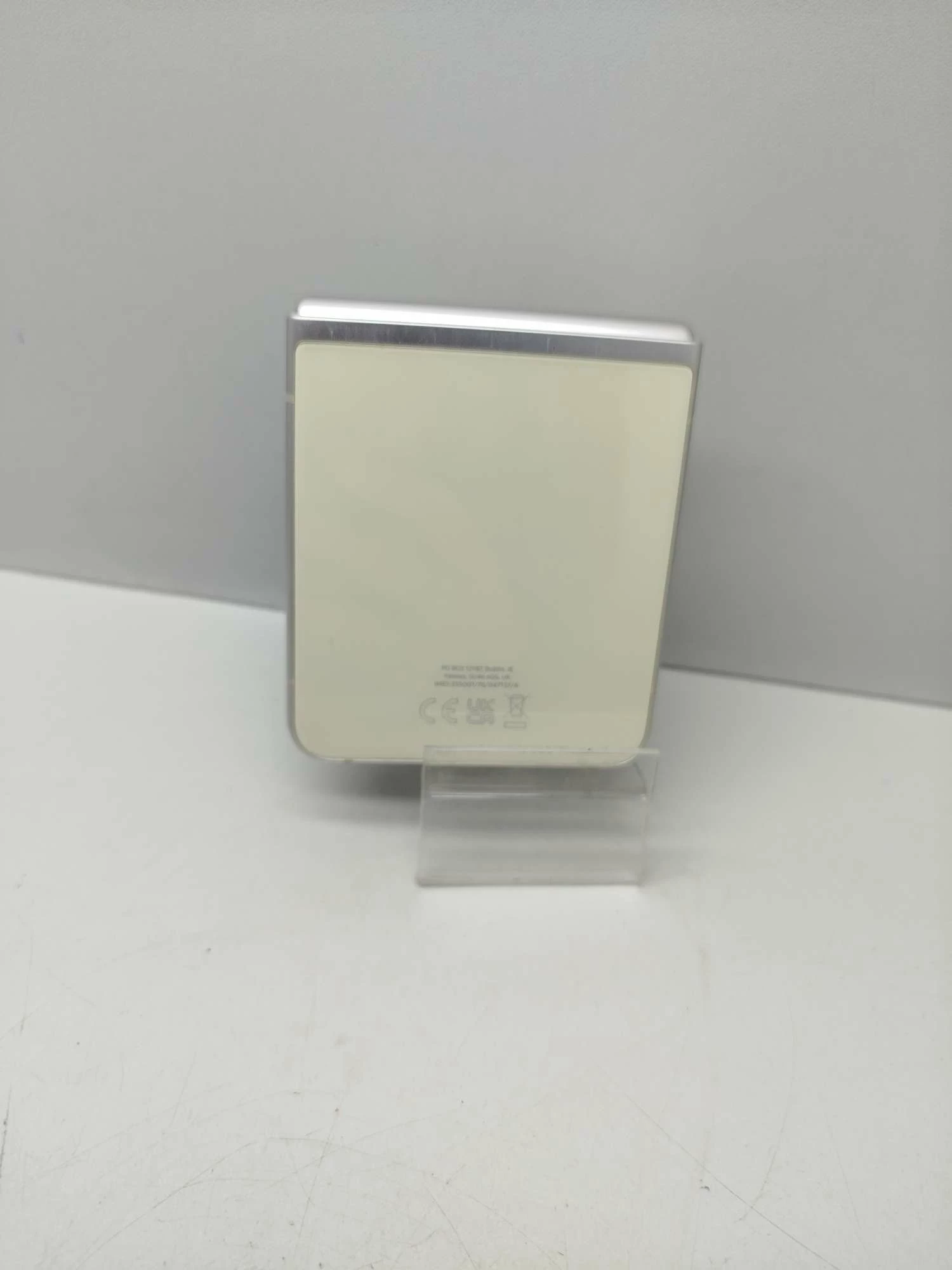 telefon-samsung-galaxy-z-flip-3-5g-kod-producenta-sm-f711bzeaeue