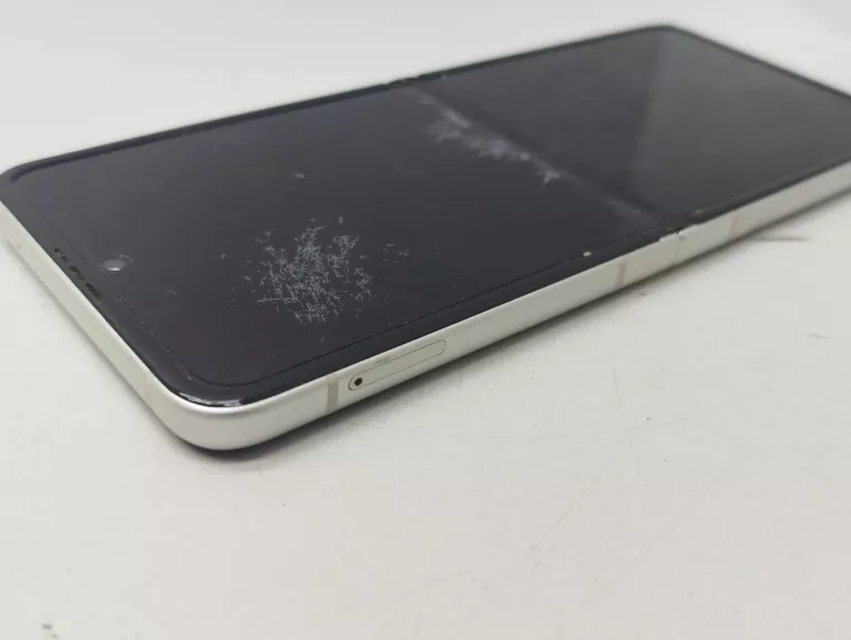 telefon-samsung-galaxy-z-flip-3-5g-system-operacyjny-4388-1