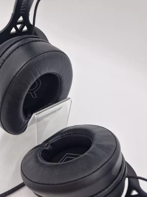 sluchawki-nauszne-dla-graczy-z-mikrofonem-endorfy-waga-produktu-z-opakowaniem-jednostkowym-216