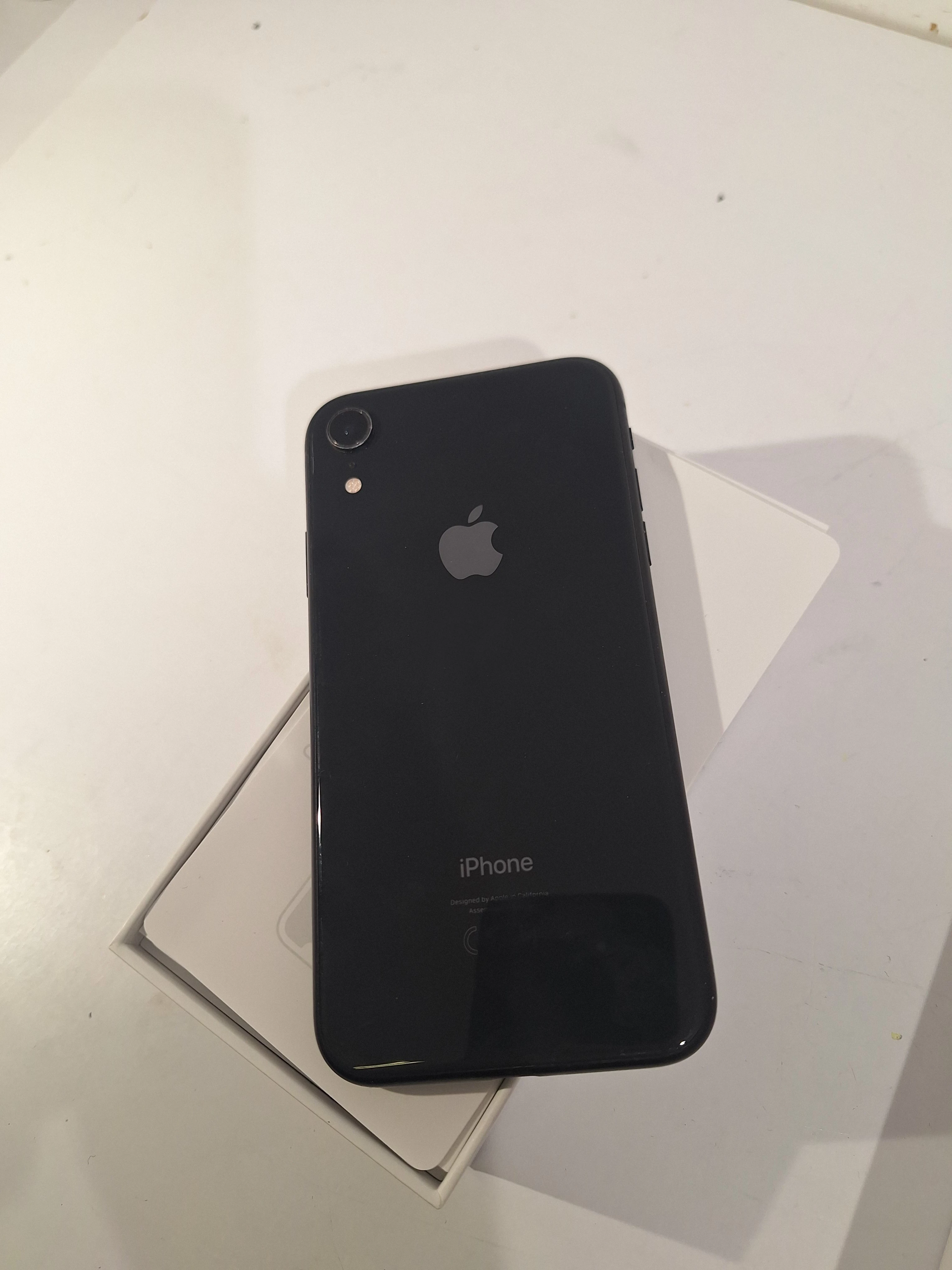 telefon-iphone-xr-zbity-64gb-zbity-ekran-pudelko-stan-11323-2