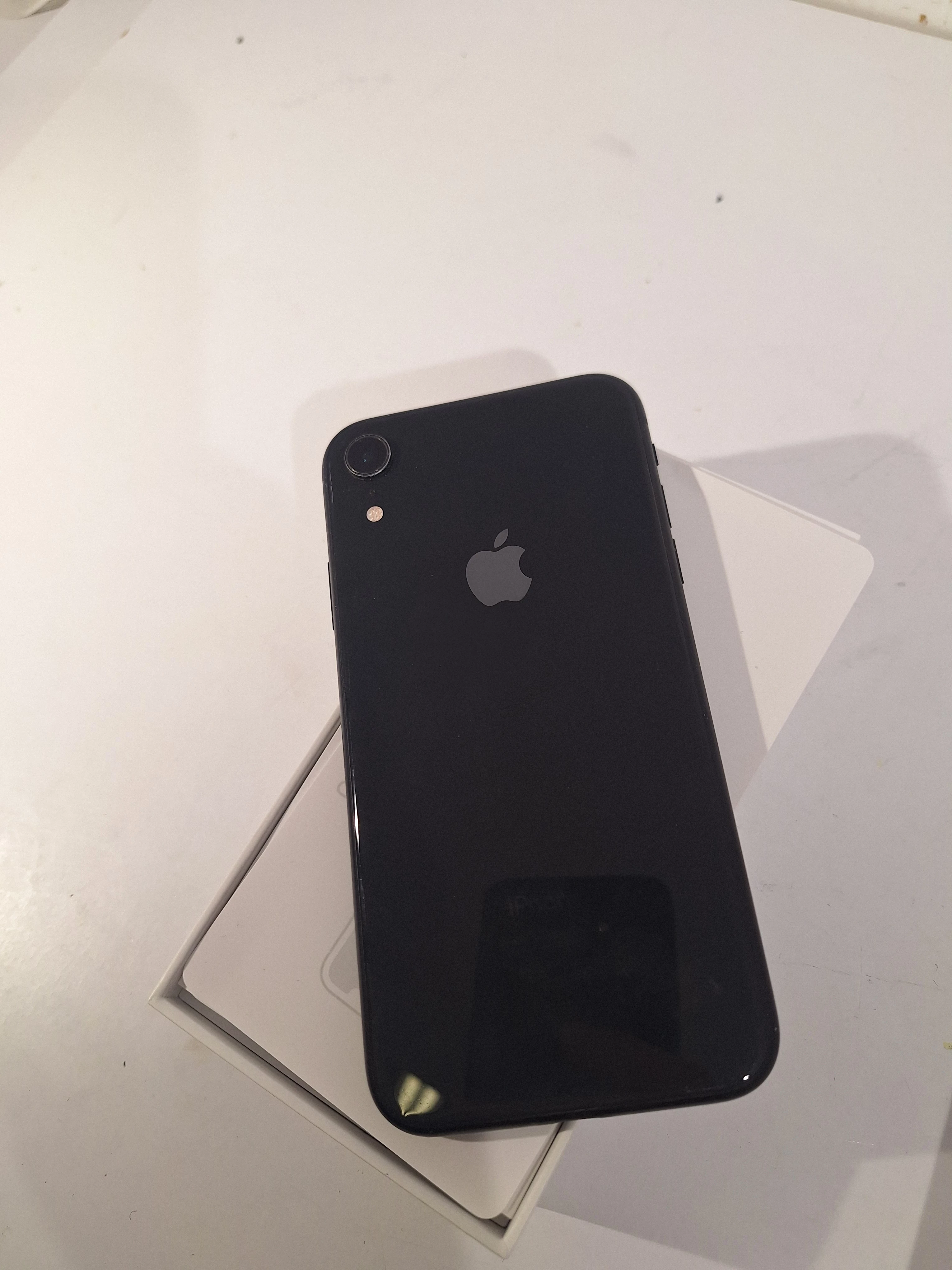 telefon-iphone-xr-zbity-64gb-zbity-ekran-pudelko-ean-gtin-190198776419