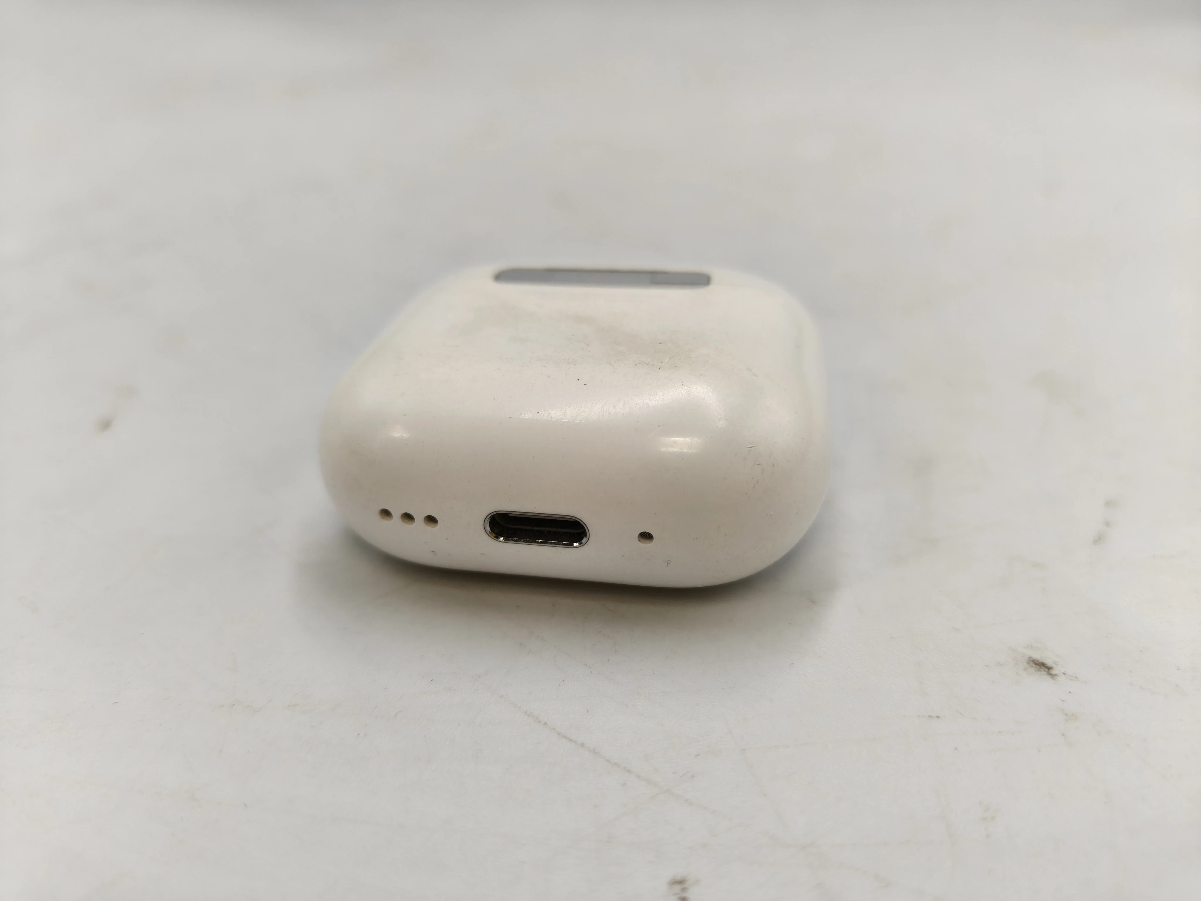 sluchawki-bzprzewodowe-apple-airpods-4-transmisja-sygnalu-203713-217785